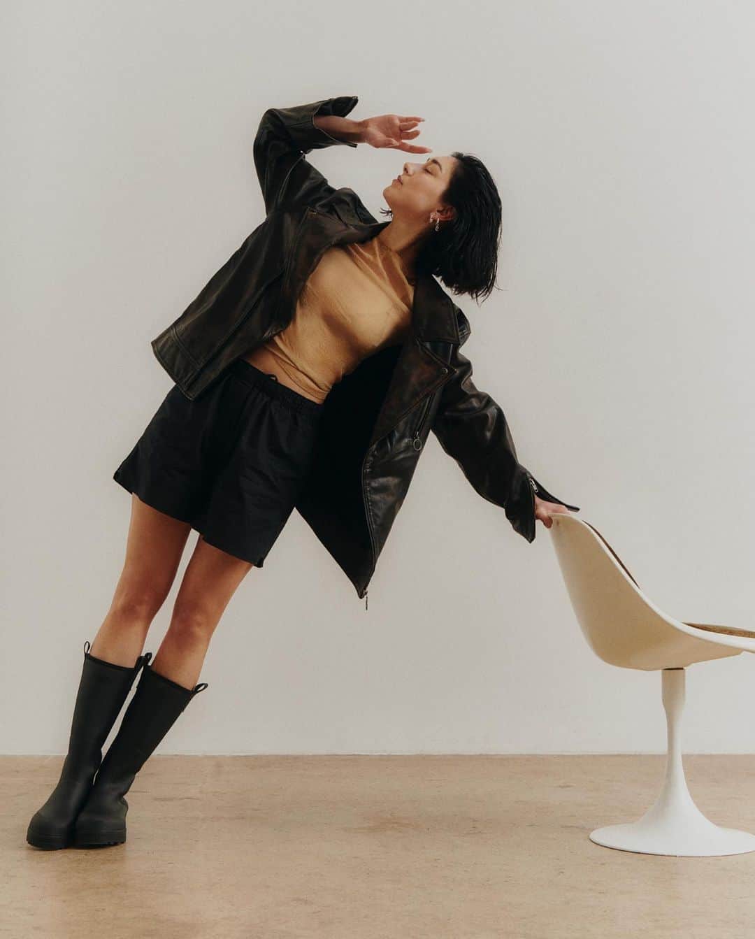 NINA PARKのインスタグラム：「Pure Elif @elifmusic in cover of  @emotionmagazin OUT NOW 💥______________________________________ @emotionmagazin @sharonnaba @betty.brenn II #Photographer @rakutomakino 🇯🇵II#Styling @ha_nink II #MakeUp by Moi @ninaparkbeaute for @ballsaal_artist_mgmt」