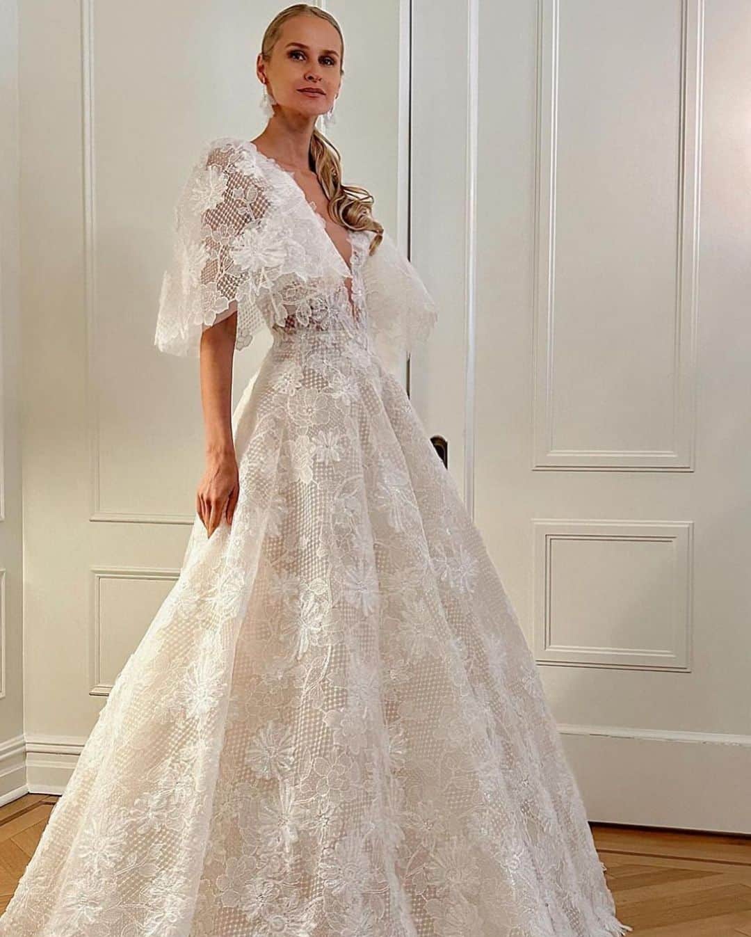 SOYOO BRIDALさんのインスタグラム写真 - (SOYOO BRIDALInstagram)「. Introducing our ...