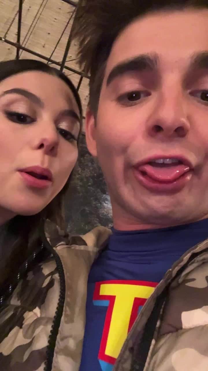 ジャック・グリフォーのインスタグラム：「Live from set」