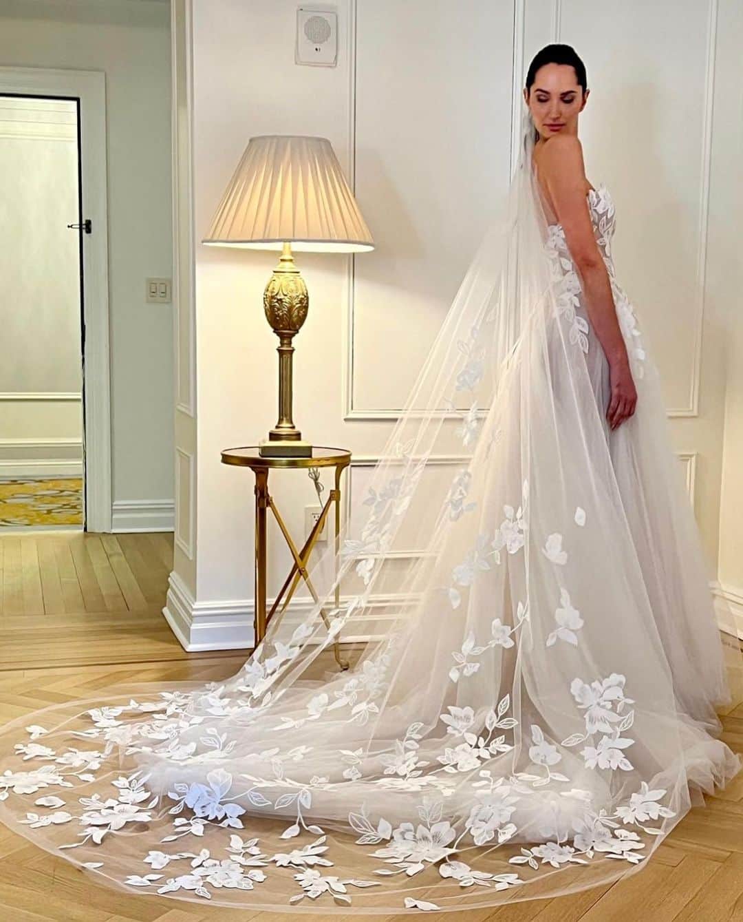 SOYOO BRIDALさんのインスタグラム写真 - (SOYOO BRIDALInstagram)「.  Introducing our talented designer’s 2024 collection ✨  @soyoobridal_official   🤍1. MIRA ZIWILLINGER  2024 “Awakening”collection 💫 @mirazwillinger   #hautecouture #2024spring #flowerpower #nybfw #mirazwillinger #soyoobridal_exclusive✔️#늦가을에옵니다🍂」4月14日 10時17分 - soyoobridal_official