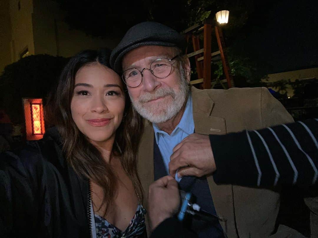 ジーナ・ロドリゲスのインスタグラム：「Who caught last nights episode of @notdeadyetabc ?!? Working with Martin Mull was just a dream come true. You’ll be missed Monty. Oh and who is shipping Nellward?! That just feels like the right ship name! Catch a new episode of Not Dead Yet on @hulu @abcnetwork」