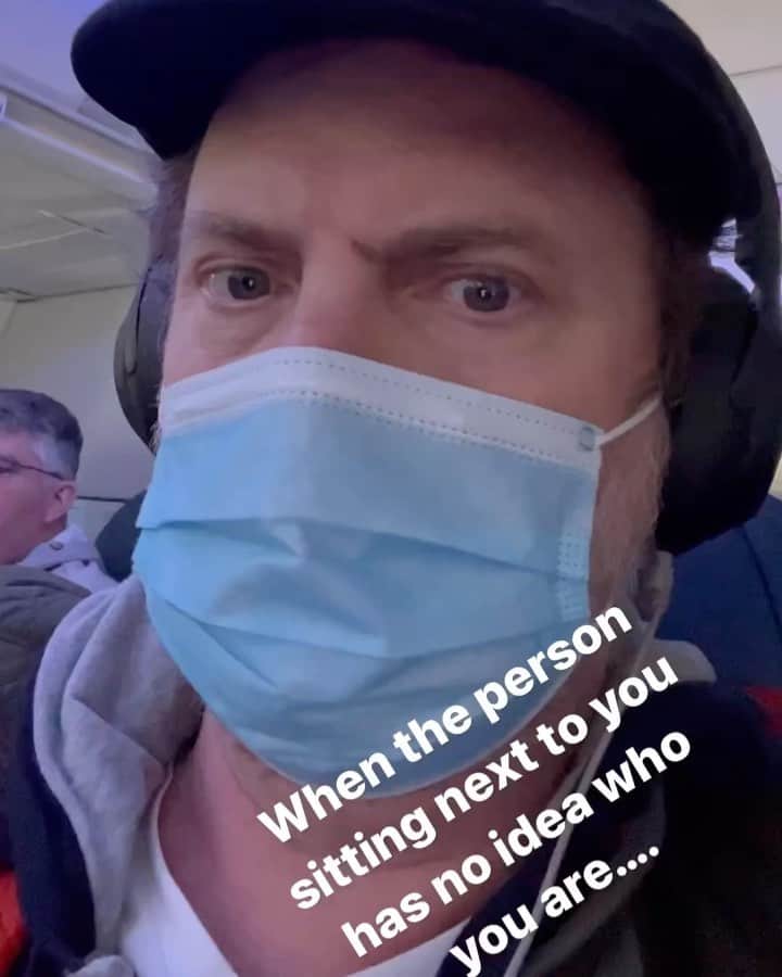レイン・ウィルソンのインスタグラム：「Happy Ending to the plane story! All became right with the world at last…」