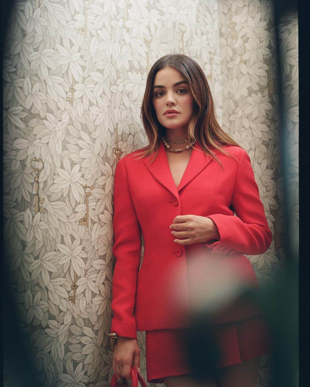 ルーシー・ヘイルのインスタグラム：「she means business   @dior / @diorbeauty   🎞️: By @claireleahy」