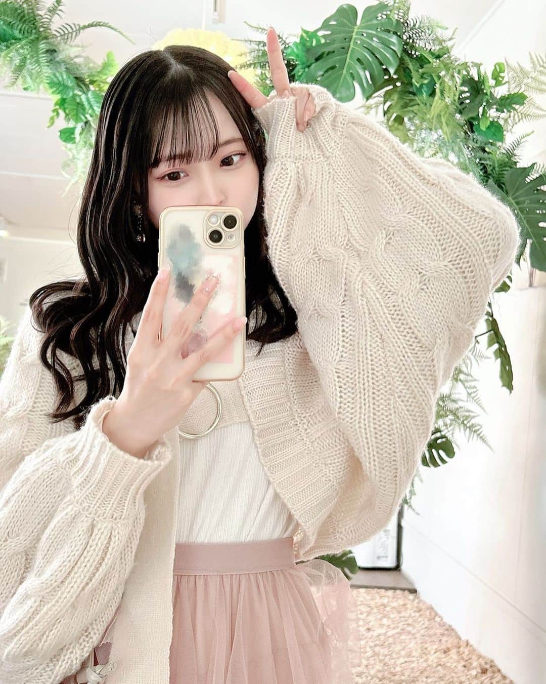 竹本くるみのインスタグラム：「持ち方の癖が強い🐇」