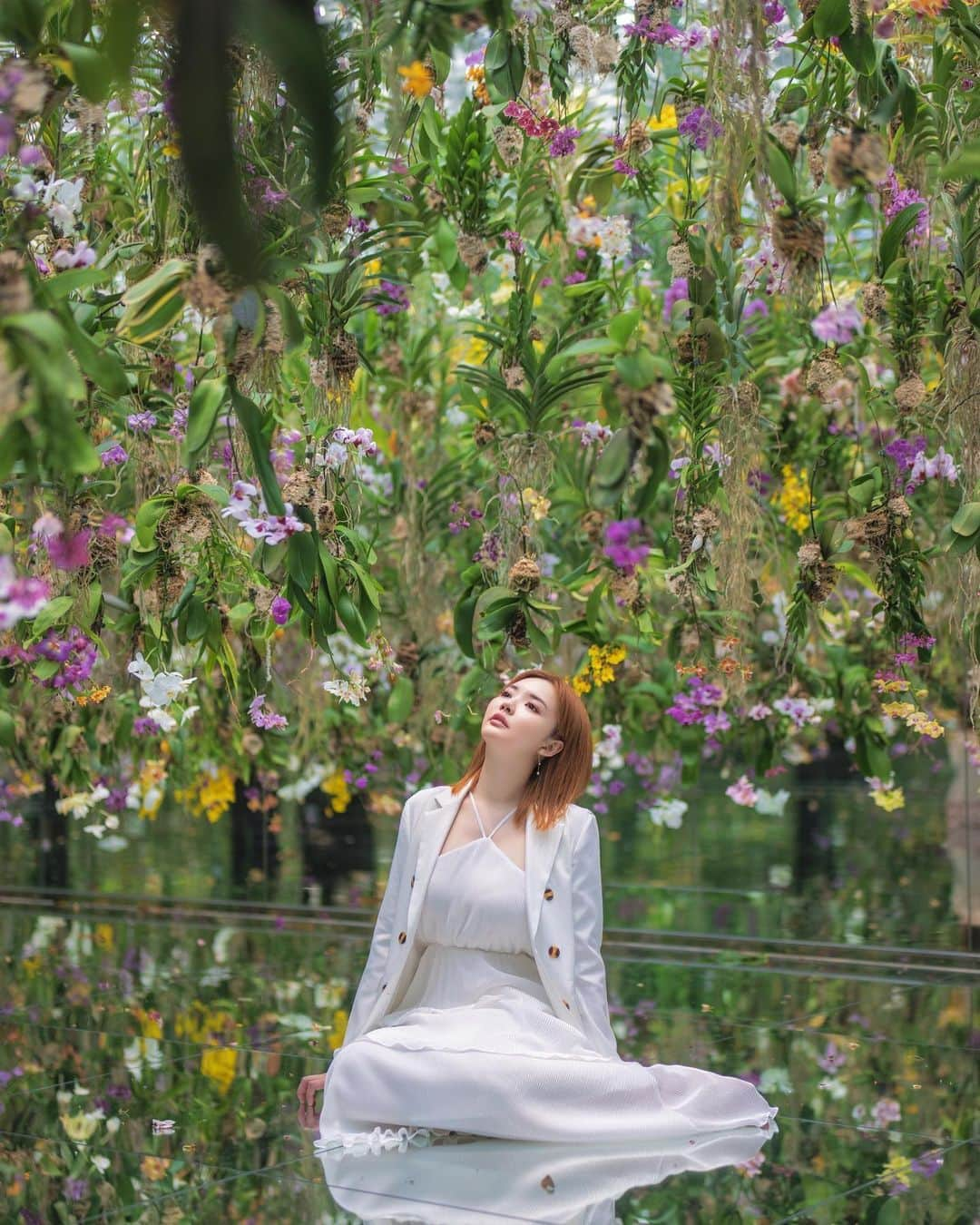 YingTzeさんのインスタグラム写真 - (YingTzeInstagram)「POV : You only got 5 mins here so need to faster pose 😎🌺  My fav artwork from @teamlab.planets ! I love flowers a lot and this floating flower garden is even more beautiful when I see it in person 🥹  Booked my tickets in advance via @klookmy , can choose your preferred time slot then just enter with QR Code ~ it is super convenient 🫶🏻❤️  📸 @prestonles.ig   #teamlabplanets #klookmy #klookmyspring」4月14日 10時45分 - yingtze