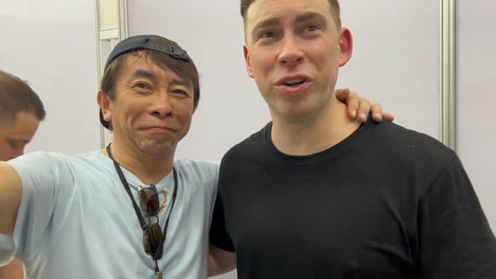 のインスタグラム：「久々に会ったわ。プレイの後、楽屋で、hardwell と。  #hardwell  #siambrandnamethailand  #maxmatsuura #avex  @hardwell」