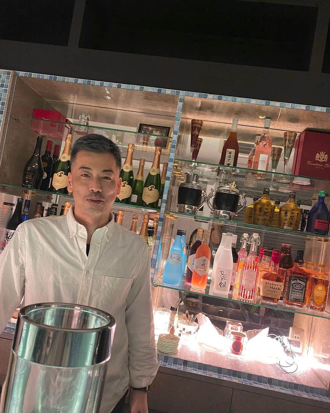 Erenaさんのインスタグラム写真 - (ErenaInstagram)「💠bar Brillia💠 Open🎉  同じ ｺﾐｭﾆﾃｨ健康道 の隆さんのBAR へ🍸 真帆ちゃんとOpen祝いに行ってきたよ🥂🍾 オシャレすぎるBARだった💙😍💙  お昼は "美と健康イベント" もしてるので みんなぜひ覗いてみてね😘  ▫︎▫︎▫︎▫︎▫︎▫︎▫︎▫︎▫︎▫︎▫︎▫︎▫︎▫︎▫︎▫︎▫︎▫︎▫︎▫︎▫︎▫︎▫︎▫︎▫︎▫︎▫︎▫︎▫︎▫︎▫︎▫︎▫︎  💠bar Brillia💠  @bar_brillia_bi_kenkou   ＜ｱｸｾｽ＞堺市美原区北余部358-23 南海高野線 萩原天神駅/駐車場あり  ＜営業時間＞21:00~  ＜定休日＞不定休  ▫︎▫︎▫︎▫︎▫︎▫︎▫︎▫︎▫︎▫︎▫︎▫︎▫︎▫︎▫︎▫︎▫︎▫︎▫︎▫︎▫︎▫︎▫︎▫︎▫︎▫︎▫︎▫︎▫︎▫︎▫︎▫︎▫︎  #bar #brilia  #オープン祝い  #堺市 #萩原天神  #イベント #健康  #美と健康  #バー  #整体」4月14日 11時05分 - o1.erena.1o_