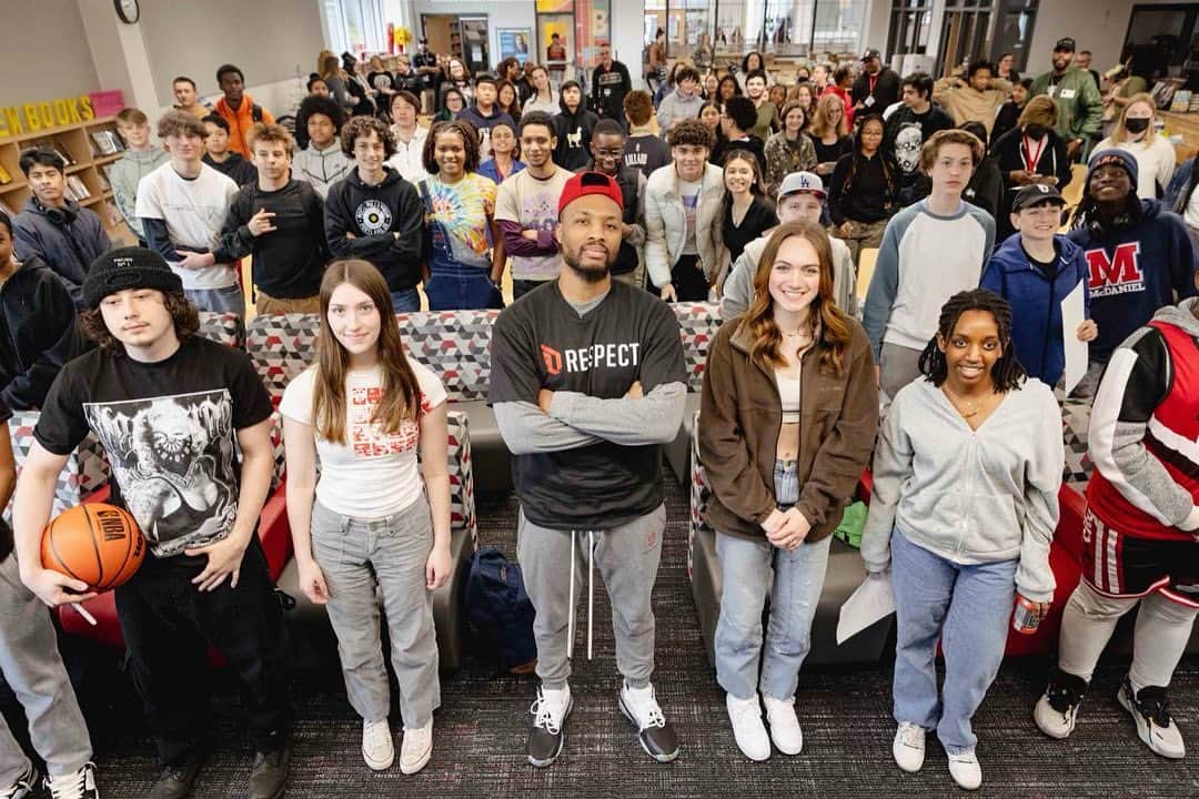 デイミアン・リラードのインスタグラム：「I had a great day surprising students with the best attendance rates at McDaniel High School and Roosevelt High School today. Both schools are a part of my Respect Program, encouraging students to Show Up, Work Hard, and Be Kind. Salute to all the great Respect students setting the standard at their schools! 🫡  📸 @bruceely」