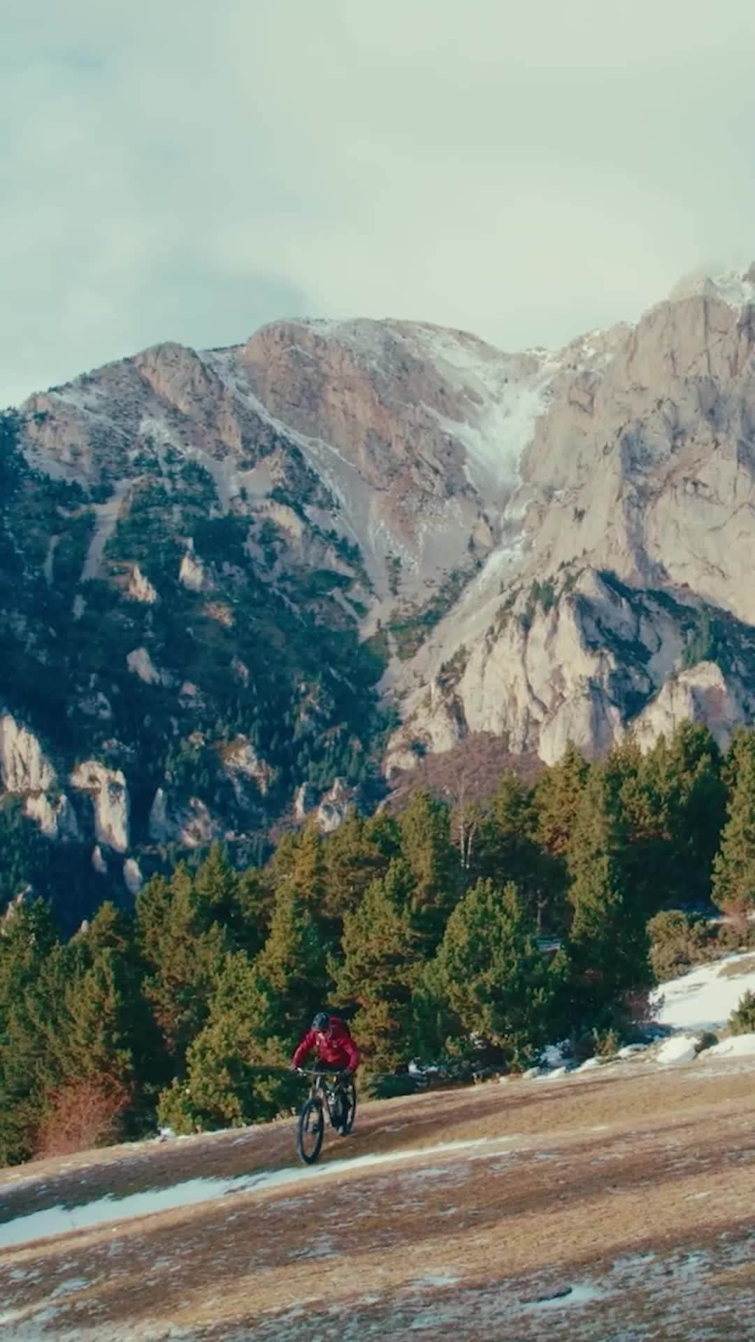 Shimanoのインスタグラム：「Are you ready to rise and ride? From early mornings in the high mountains to training on the trails, check out @damienoton and @vidpersak’s ideal day on their @orbea Rise. Link in bio.  #ShimanoMTB #ExploreNewGrounds #EP8 #Orbea #OrbeaRise」