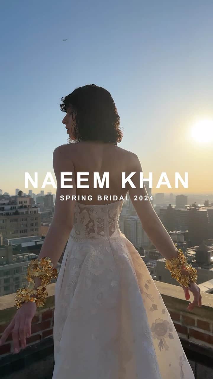 ナイーム カーンのインスタグラム：「The HOUSE OF KHAN presents the Naeem Khan Spring 2024 bride. #NKSB2024  Producer @madlenakalinova  Stylist @newheartnyc  Video @unverifiable_1  Model @larissamarchiori  Hair @denisperanihair  Makeup @campbellritchie」