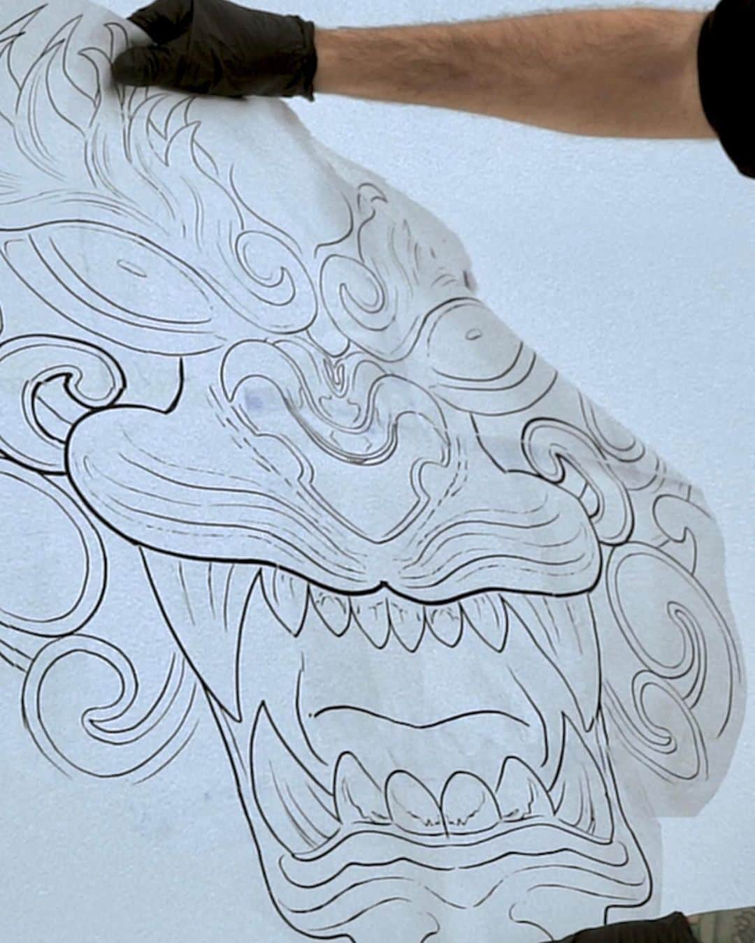 Sergi Constanceさんのインスタグラム写真 - (Sergi ConstanceInstagram)「7 tatuadores | 8 hs de trabaio continuo l “cero” dolor  Gracias a todo el equipo de @nobleart y @sedalux_official por hacerlo posible.  Y gracias a cada uno de los que meteis un poco de tinta en mi piel🙏  @nacho.frias  @miguelbohigues   @Markanthony_tattoo  @maria.alvarez.ttt   @Rodrigopiedrabuenatattoo  @Mechi.tattoo  @Juanrojastattoo  #tattoo #ink #inked #sergisiendosergi」4月14日 2時28分 - sergiconstance