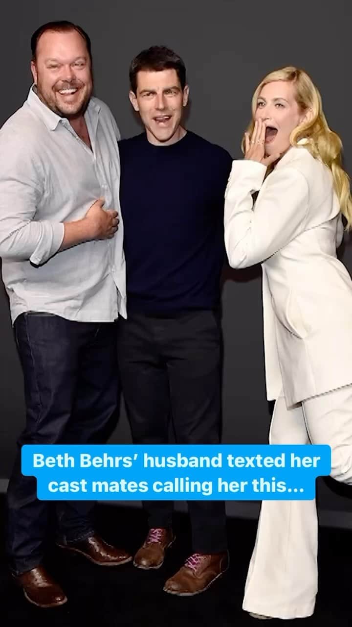 ベス・ベアーズのインスタグラム：「Not “Beth Vader” 💀😂 #theneighborhood #bethbehrs #maxgreenfield」