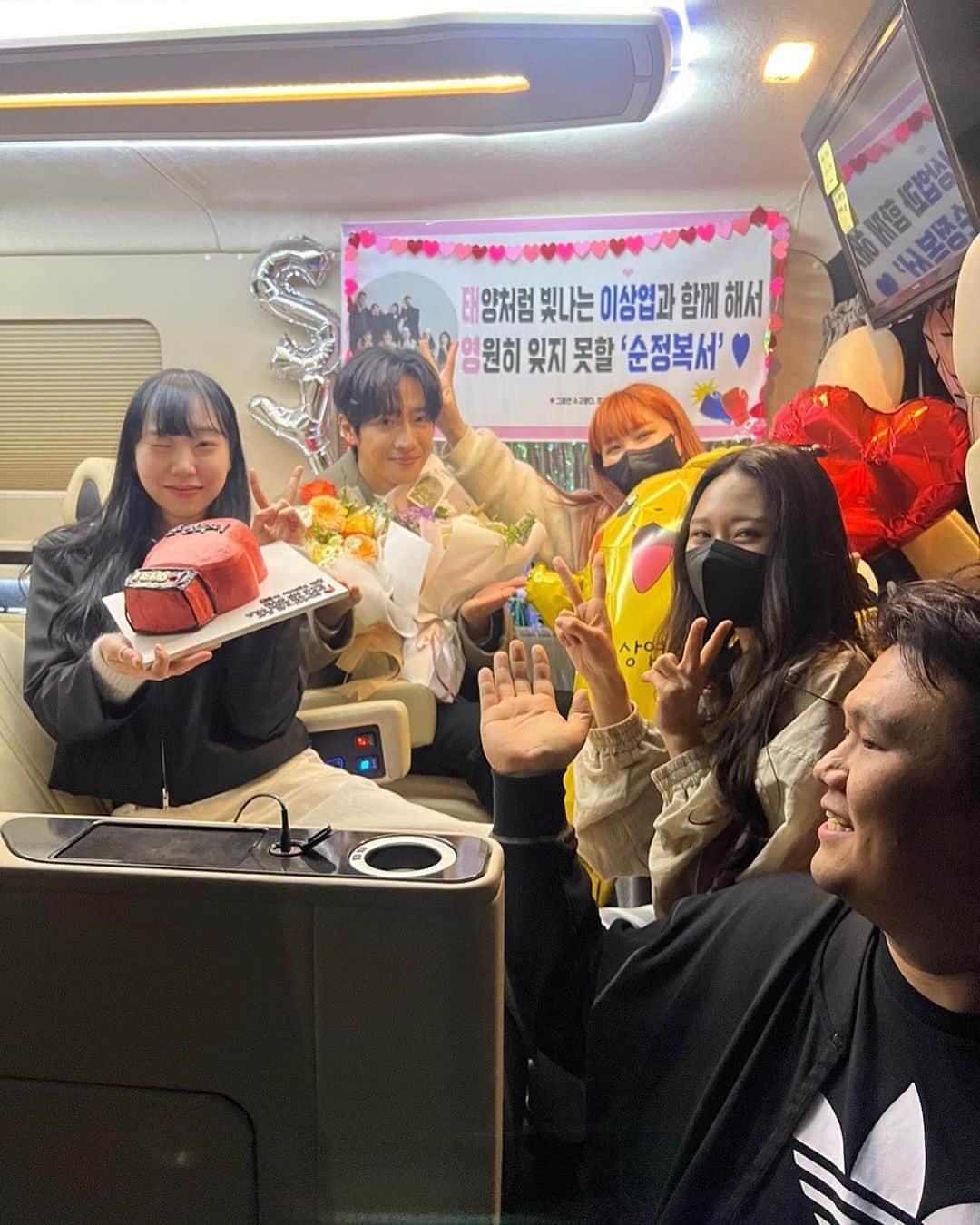 イ・サンヨプのインスタグラム：「6개월간의 #순정복서 촬영 끝... 나와 한 팀이 되어 챙겨주고 늘 배려해주었던 태영팀 리더 울 승준실장님, eyou수철원장님 주솔이, 스타일랩 최진영 실장님 최서희 실장님 정예송, eyou현경쌤 김지아.. 늘 아침 첫씬부터 마지막씬까지.. 쉬는 날 없이 촬영 진행할때도 지친 기색없이 오히려 날 더 다독여준 가족같은 팀이었어요. 덕분에 잘 마친거 같아요..고맙습니다 다들 정말 너무 고마웠습니다💕」