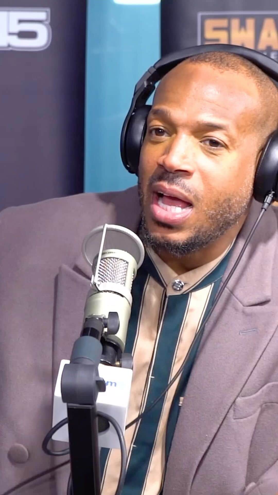 マーロン・ウェイアンズのインスタグラム：「@marlonwayans opens up about the loss of his father. But gives an Amazing message for those dealing with a loss.  Full interview 🔗 in bio」