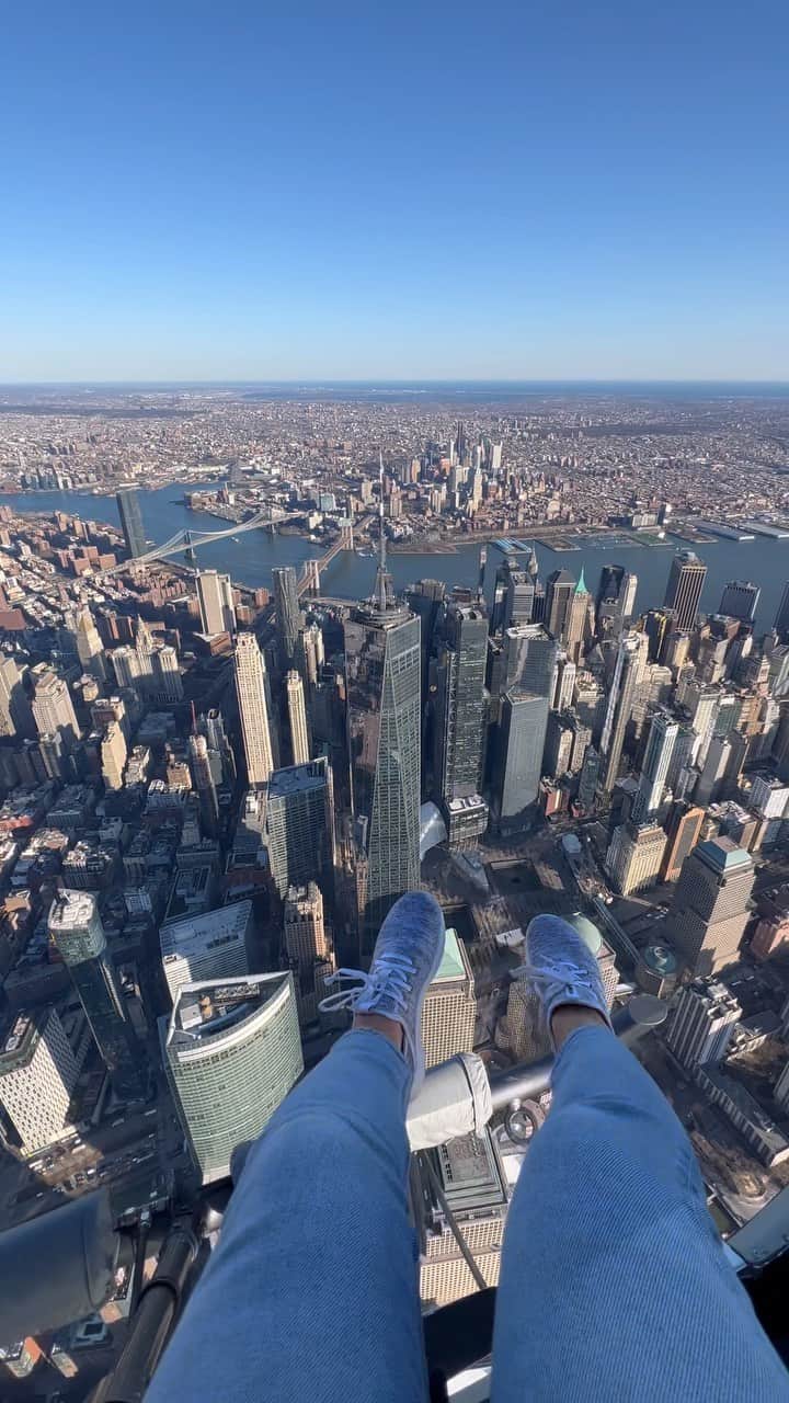 nyonairのインスタグラム：「Beautiful day for a flight 🚁😎   #reels #reelsinstagram #nyc #newyorkcity」