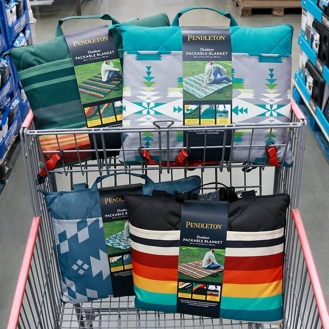 Costcoさんのインスタグラム写真 - (CostcoInstagram)「Get ready for a picnic with this packable blanket! Save $7 through 5/7/23. 🧺  Shop link in bio: Pendleton Packable Blanket」4月14日 3時00分 - costco
