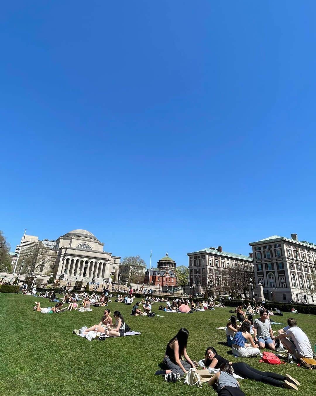 小林さやかのインスタグラム：「Summer has come in NY!! Yey!!🥰  #newyork  #columbiauniversity  #teacherscollege」