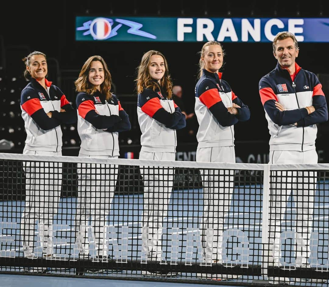 アリーゼ・コルネさんのインスタグラム写真 - (アリーゼ・コルネInstagram)「💙🤍❤️💃  Début de la rencontre demain à 14h ✊️🇨🇵 #TeamFrance @billiejeankingcup」4月14日 3時16分 - alizecornet