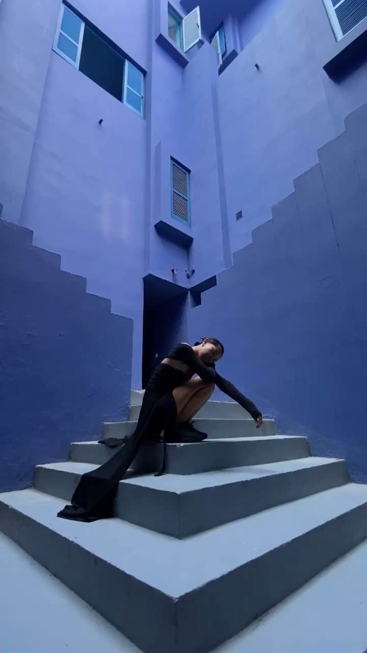 メドモアゼルのインスタグラム：「Daydreaming ✨ 📹: @berendamico  Mesdemoiselleparis.com #mesdemoisellesparis」