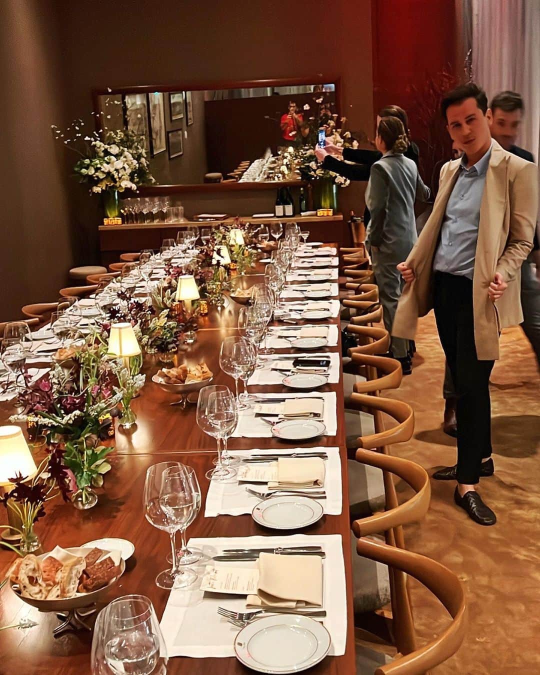 ティモウェイランドさんのインスタグラム写真 - (ティモウェイランドInstagram)「#Tadini40 BFF timeline 1) Tiramisu & a Tadini 40th birthday supper @fasano 2) Sunset & a Tadini 25th birthday @thesurflodge cohosted by our love @jaymacardoso 3) Tadini details 4) @luigitadininyc in all his chic glory 5) Fasano history book 6) a famously beautiful Tadini toast 7) Jazzy cabaret ballads a la @zacharyclause 😘🎂🥂」4月14日 3時31分 - timoweiland