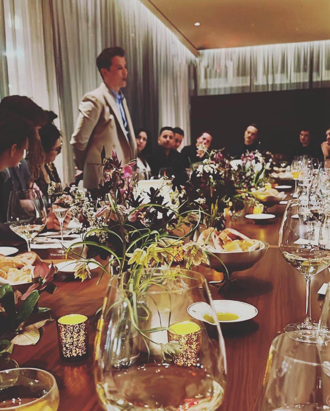 ティモウェイランドさんのインスタグラム写真 - (ティモウェイランドInstagram)「#Tadini40 BFF timeline 1) Tiramisu & a Tadini 40th birthday supper @fasano 2) Sunset & a Tadini 25th birthday @thesurflodge cohosted by our love @jaymacardoso 3) Tadini details 4) @luigitadininyc in all his chic glory 5) Fasano history book 6) a famously beautiful Tadini toast 7) Jazzy cabaret ballads a la @zacharyclause 😘🎂🥂」4月14日 3時31分 - timoweiland