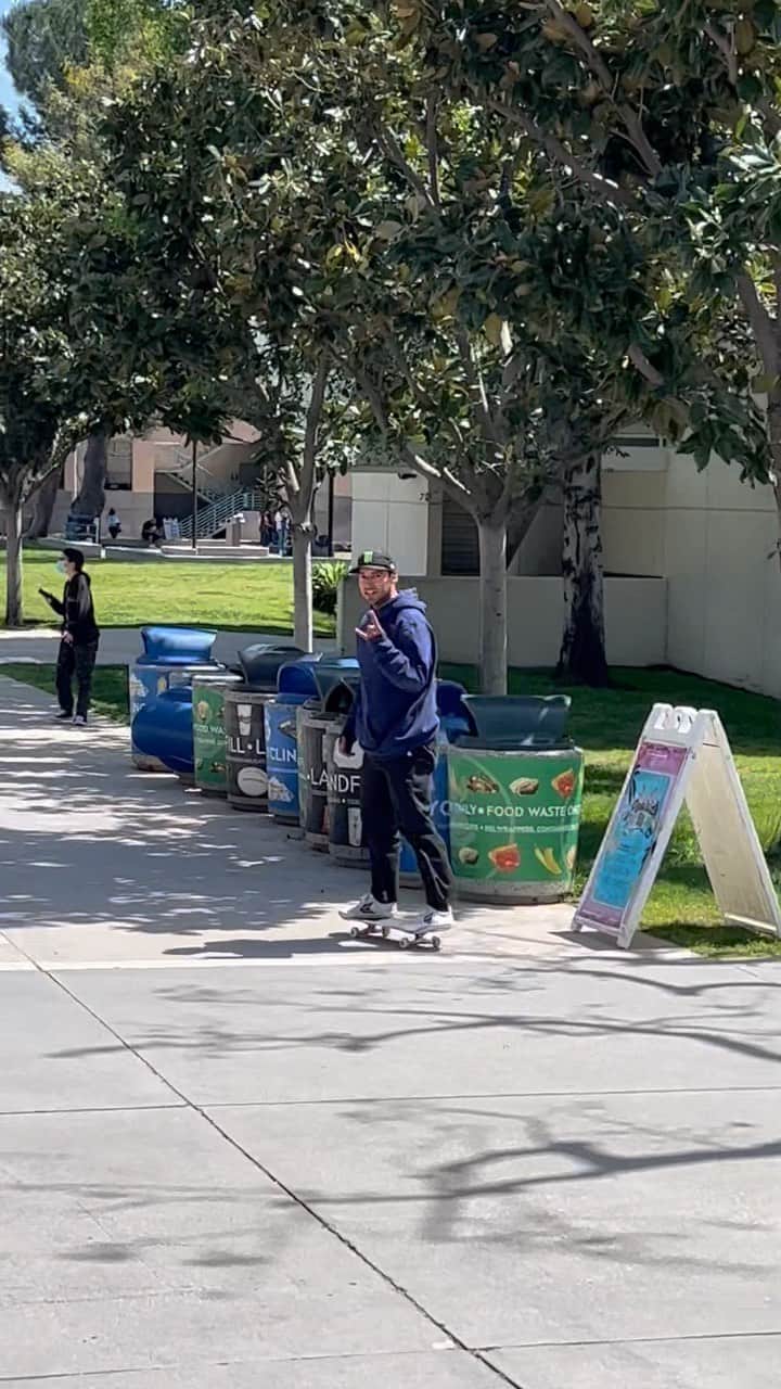 ケビン・ホーフラーのインスタグラム：「Good Times with @cariumaskateboarding Fam #SkateboardingIsFun」