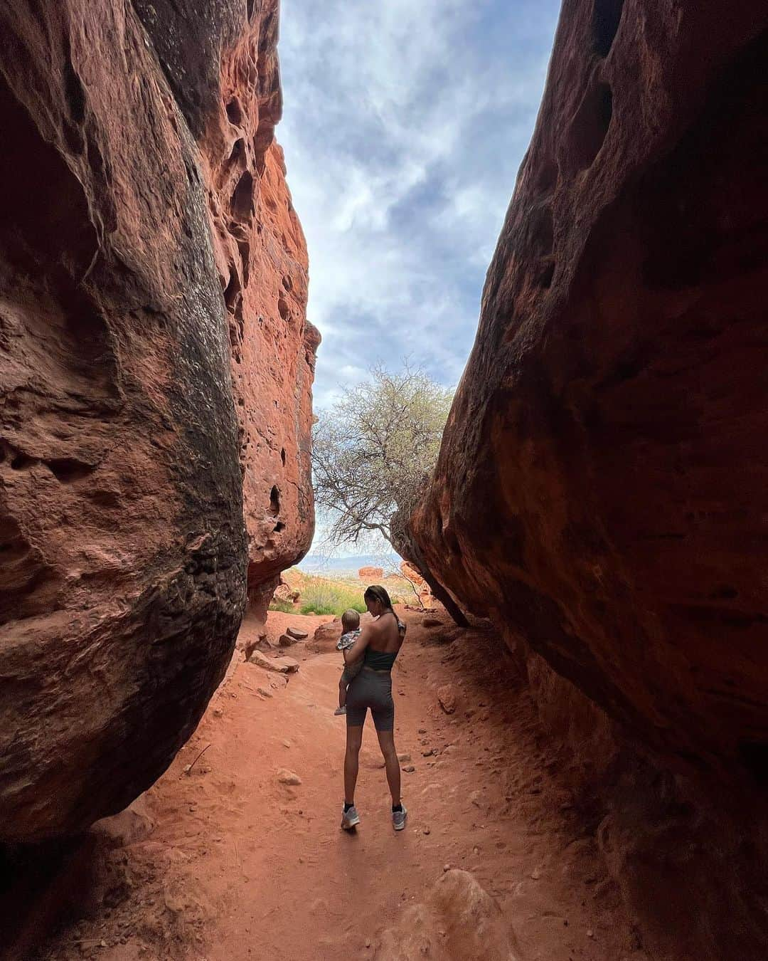 トム・ペインさんのインスタグラム写真 - (トム・ペインInstagram)「Feeling like the luckiest man alive being able to bring my family out to join me on the next big adventure. I know H probably won’t care, but I’ll definitely be boring him in the future talking about how he was out here with me when he was a baby and his dad was part of something special.」4月14日 3時47分 - thetompayne