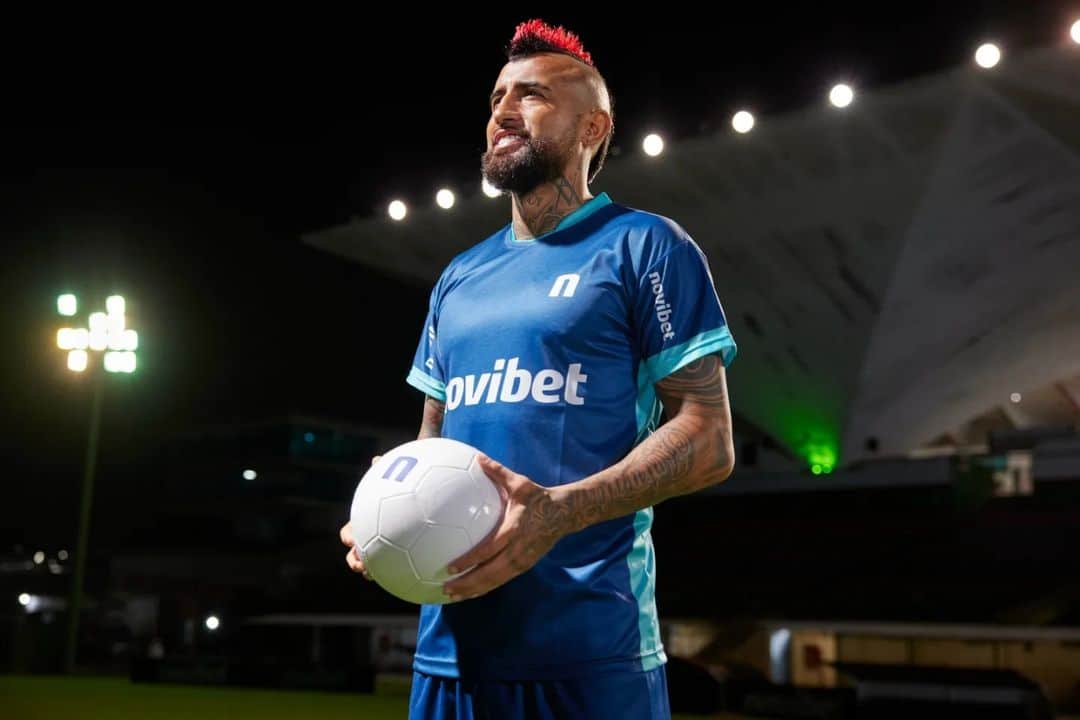 アルトゥーロ・ビダルのインスタグラム：「Estoy muy contento de anunciar que a partir de hoy junto a  @novibet_chile & @novibet_brasil viviremos lo mejor del fútbol.  Novibet será un tremendo aliado y juntos seguiremos apoyando el deporte y otras importantes causas sociales a nivel internacional.」