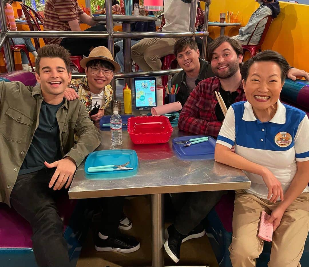 ジャック・グリフォーのインスタグラム：「Looking for Splatburger investors, hit my line 📞🍔💰」