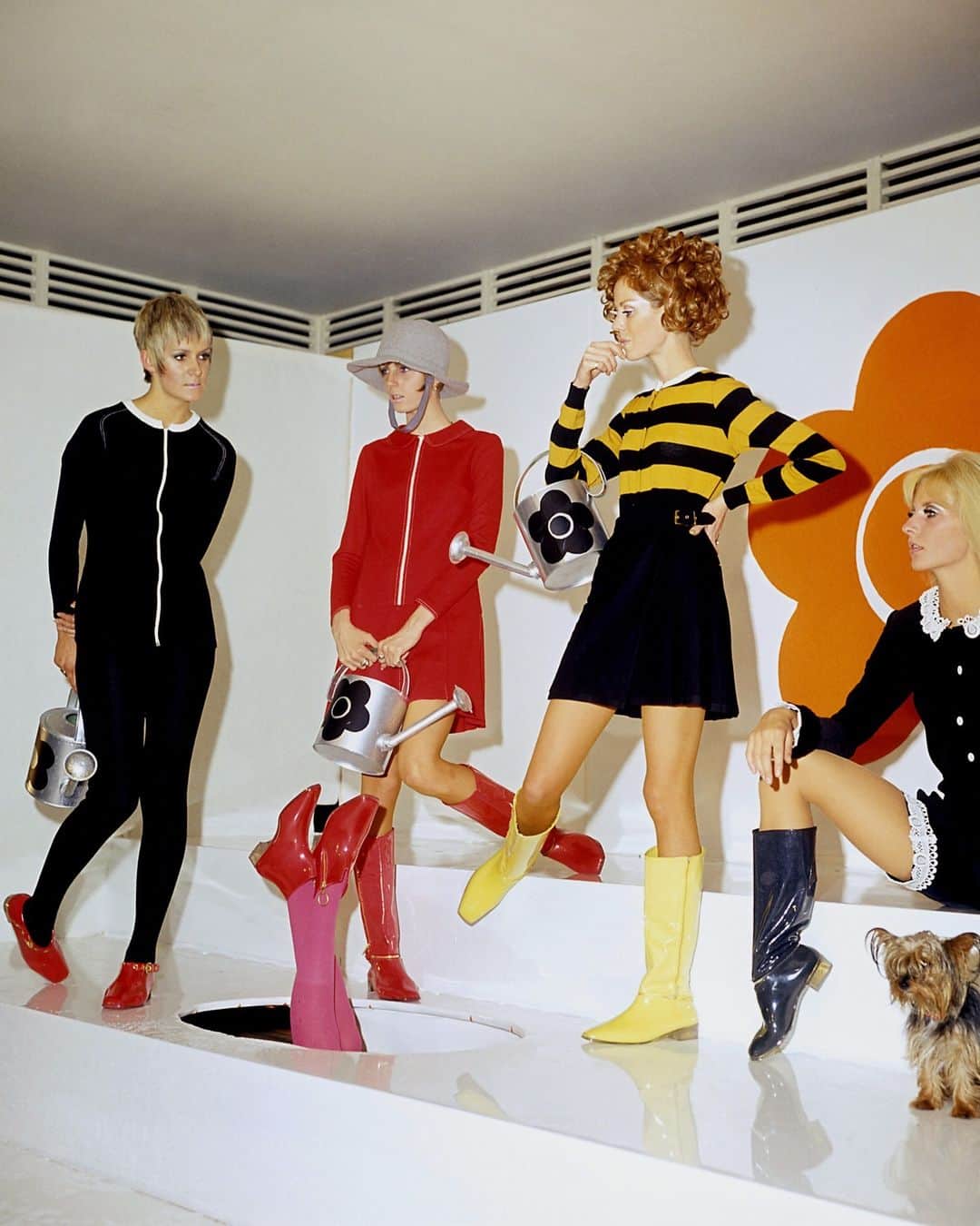 New York Times Fashionさんのインスタグラム写真 - (New York Times FashionInstagram)「Mary Quant, one of the best-known designers of the Swinging Sixties and the mother of the miniskirt, died on Thursday at 93. She was a creative and commercial trailblazer who put London fashion on the world map, writes fashion reporter @elizabethcpaton.  Synonymous with some of the defining styles of the era such as the miniskirt and hot pants, her colorful and unashamedly sexy clothes for a dramatically changing world were adored by celebrities like Twiggy and Audrey Hepburn and young girls on the street with new feelings of freedom alike. Emerging at the time of feminism’s second wave (after suffrage), Quant helped wipe out British postwar drabness and create a bold new attitude to dressing.  Beyond her clothes, Quant also became a recognizable figure in her own right, frequently photographed with her signature Vidal Sassoon five point bob and almost always wearing a mini, including when she received her Order of the British Empire from Buckingham Palace in 1966.  It didn’t just mean Quant was a high-profile fashion designer; she also became a powerful role model for working women.  Read more about Quant’s legacy at the link in bio. Photos by Keystone/Getty Images; Express/Getty Images; PA Images, via Getty Images; Evening Standard/Hulton Archive, via Getty Images; Mirrorpix/Getty Images.」4月14日 4時01分 - nytstyle