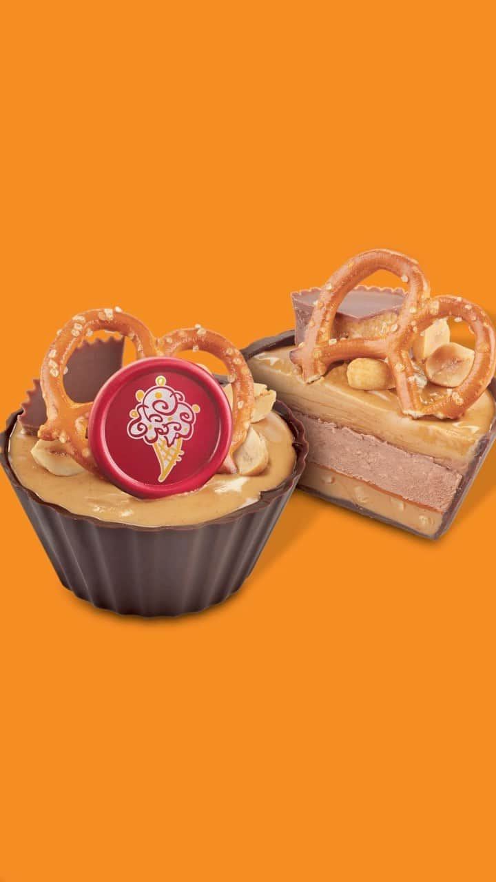 コールド・ストーン・クリーマリーのインスタグラム：「Sweet and salty have never tasted so good! 🤤 Try our NEW REESE’S Take 5 Peanut Butter Ice Cream Cups before they’re gone! 🥜🥨🍫🤎  Order online at the link in bio!」