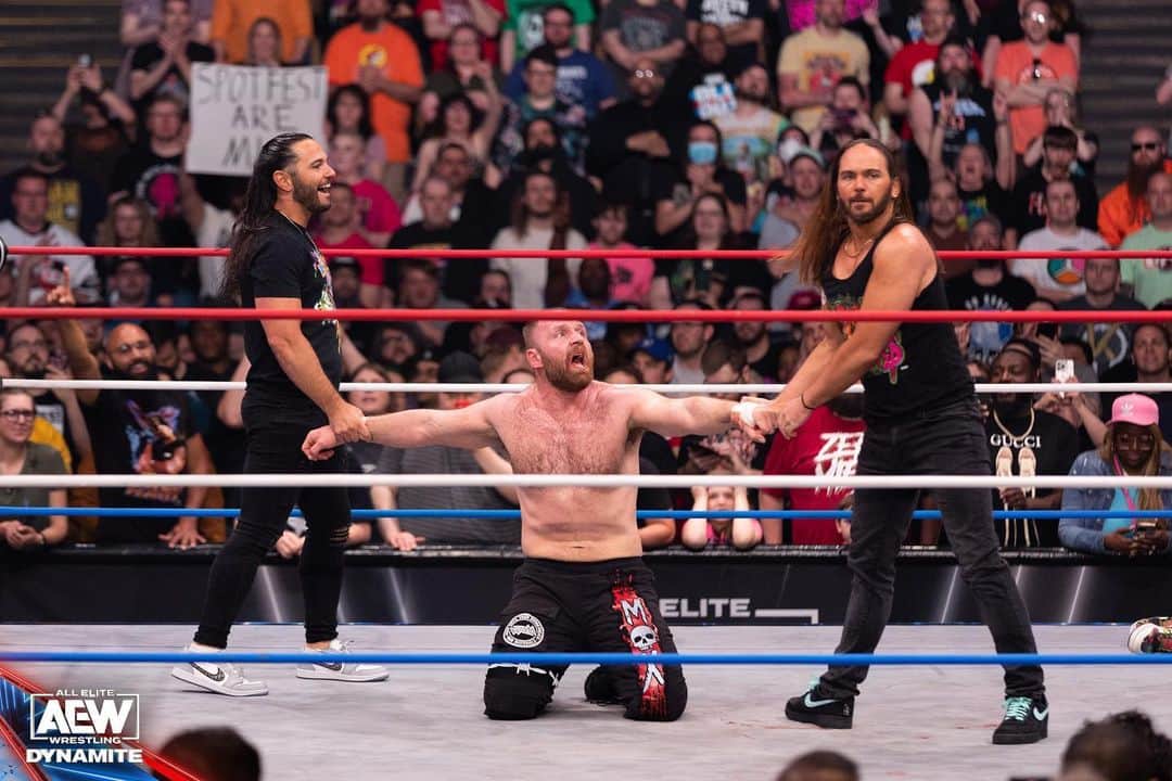 ニック・ジャクソンさんのインスタグラム写真 - (ニック・ジャクソンInstagram)「A Tiffany to the face.」4月14日 4時27分 - nickjacksonyb