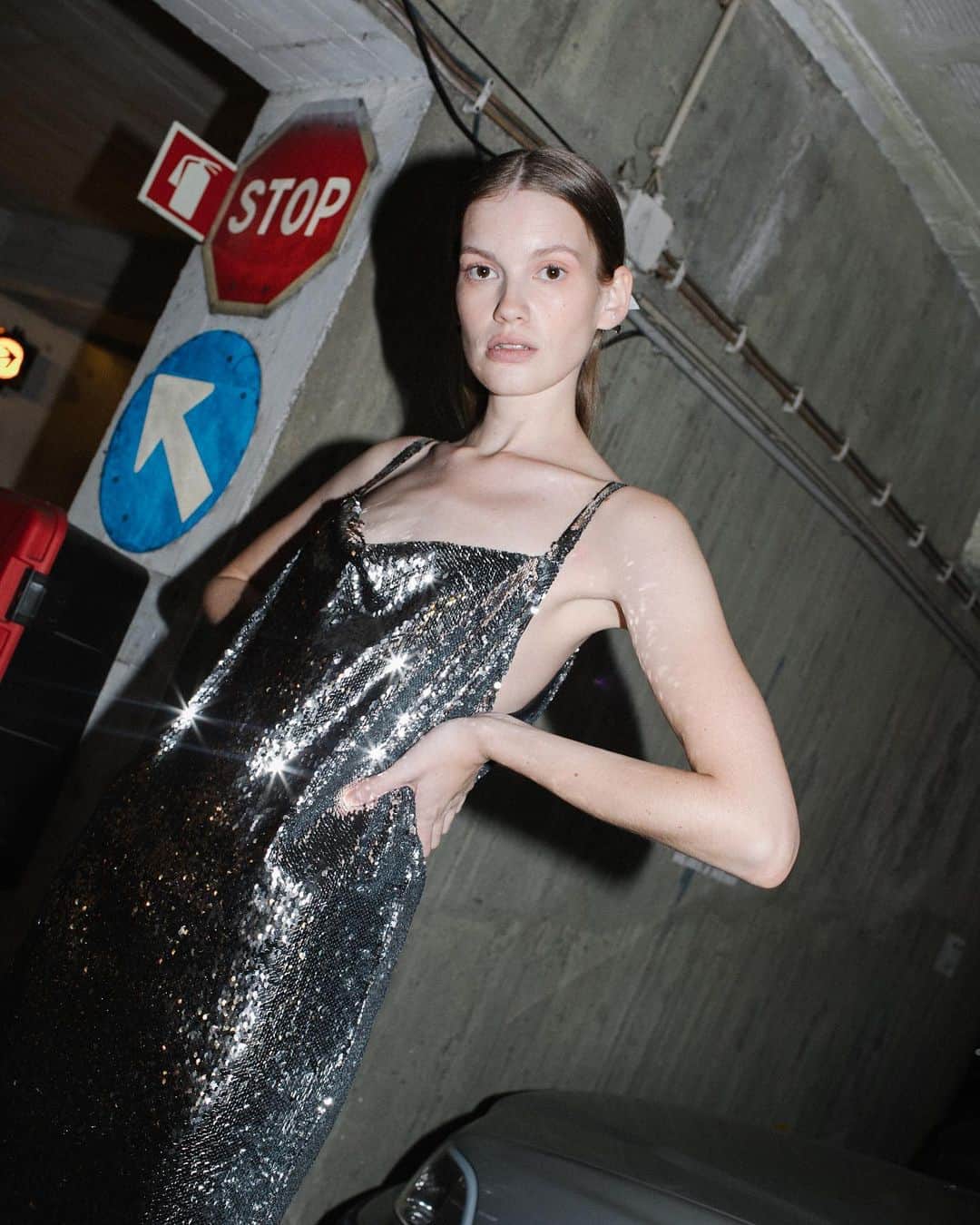 Marques Almeidaさんのインスタグラム写真 - (Marques AlmeidaInstagram)「Mirror, mirror on the wall, who's the sparkliest of them all? 🪩  This silver sequin dress is definitely a contender!  Shop at marquesalmeida.com  #marquesalmeida #howdoyouwearyourma #sequindress」4月14日 5時26分 - marques_almeida