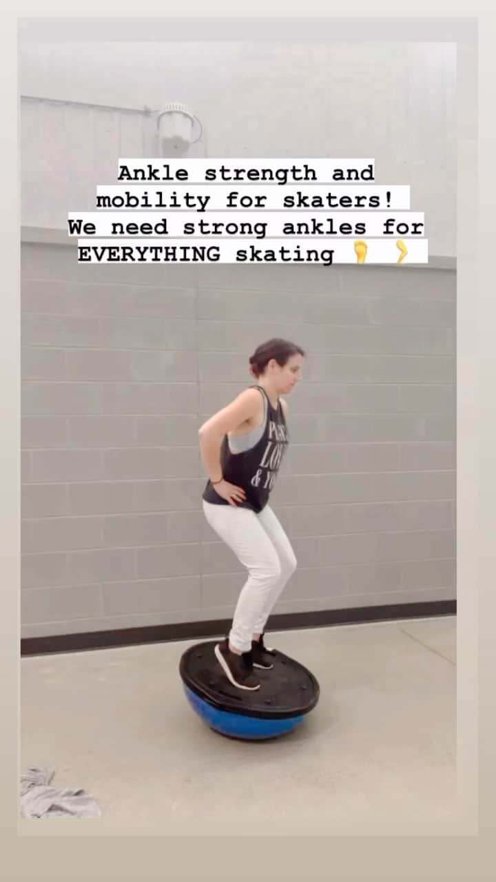 メーガン・デュアメルのインスタグラム：「Deep ankle work is essential for figure skaters! Don’t leave it out of your daily training routine.   DM me for info on booking classes for your club or skaters this spring!   #figureskating #figureskatingtraining #officeworkout #anklestrength #anklemobility」