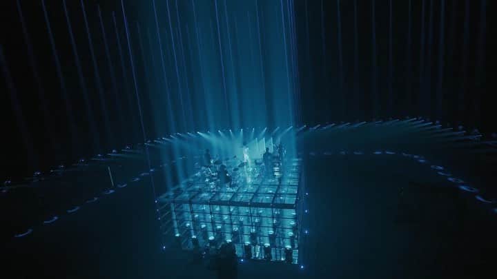 Maejorのインスタグラム：「“human” 1 of my favorites from @area21 LIVE ON PLANET EARTH @hulu @disneyplus @martingarrix thank u 4 inspiring me 2 dream big! ♡ ▵²¹」