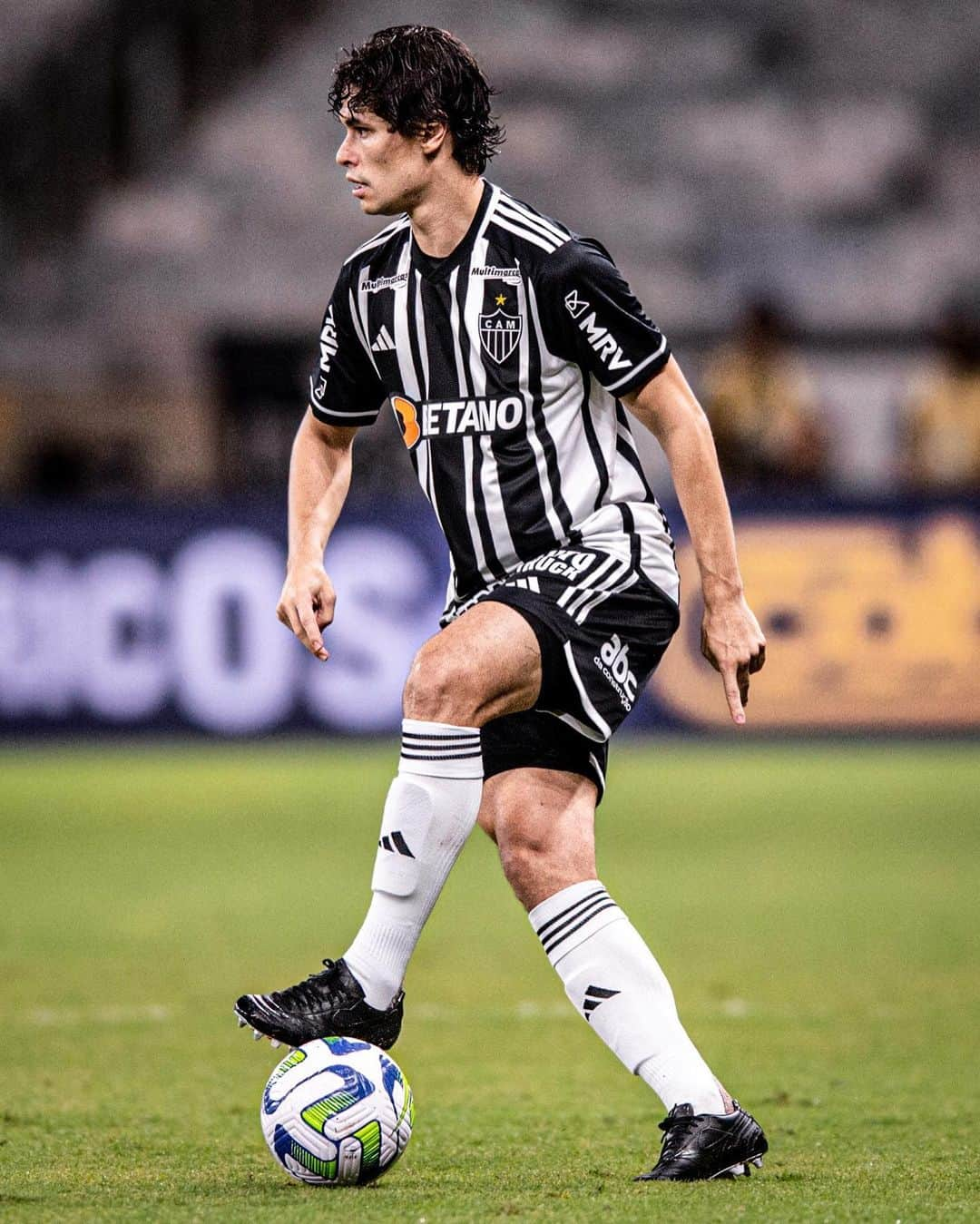 ドドさんのインスタグラム写真 - (ドドInstagram)「⚽️🐔 #CopaDoBrasil #GALO #CAM 📸 @pedrovalefoto @yurilaurindofoto」4月14日 5時46分 - dodopires