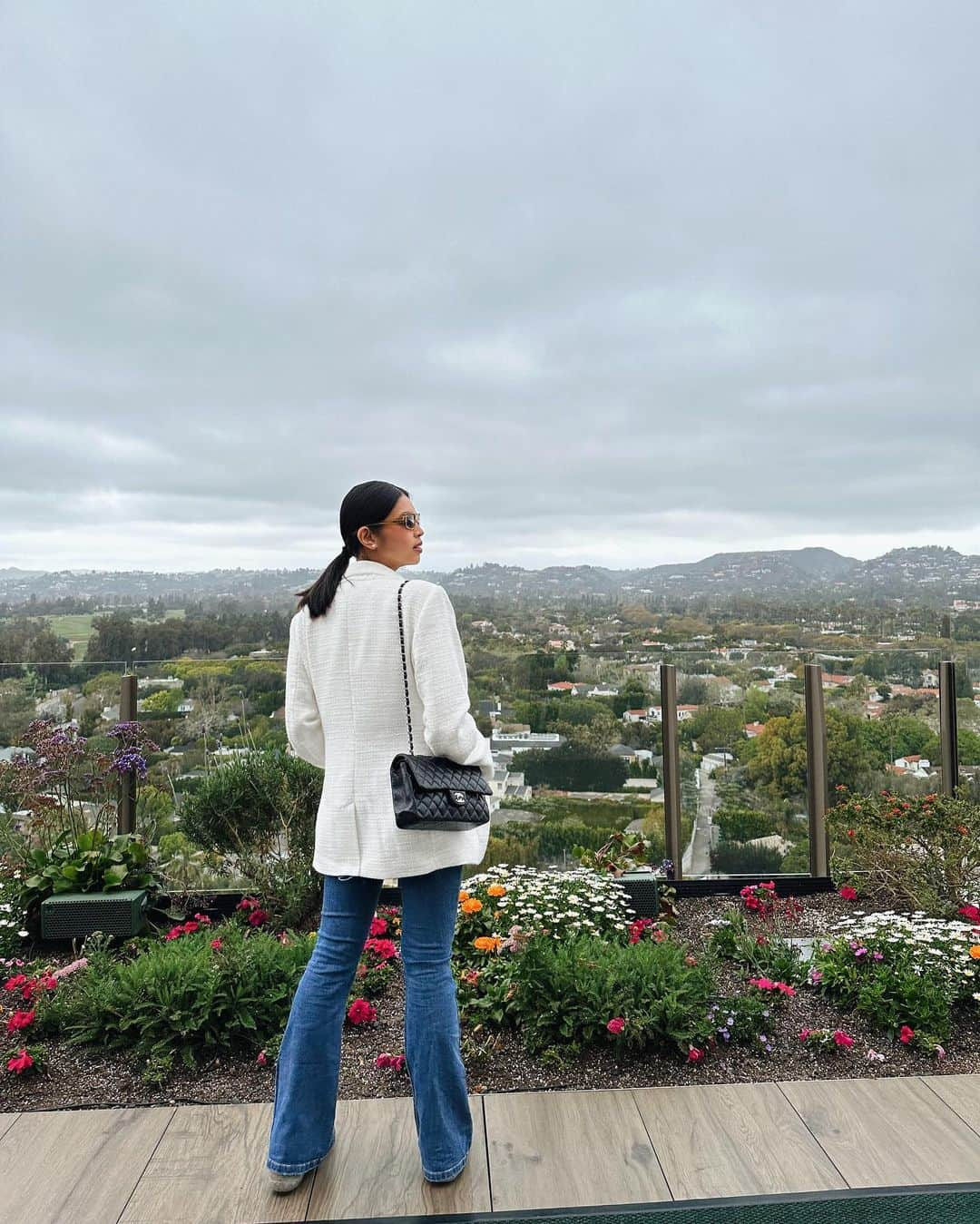 メイン・メンドーサのインスタグラム：「gloomy thursday ☁️」