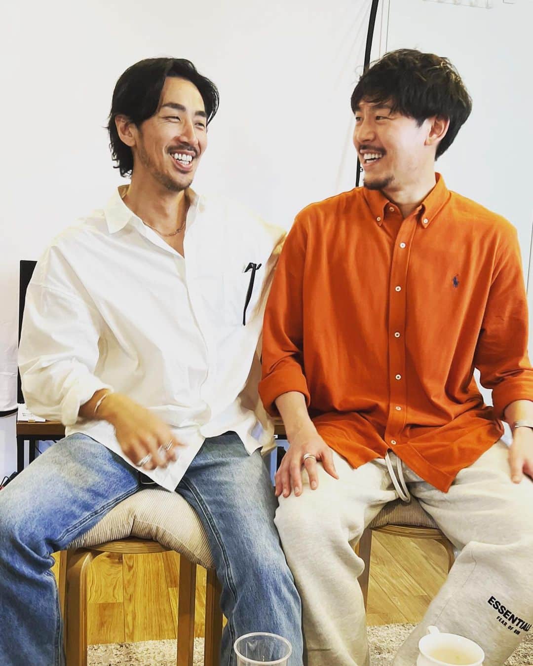 長谷川惠一のインスタグラム：「楽しいお茶会でした☕️♫  ご参加いただいた方々ありがとうございました😊  皆さん楽しんでいただけたかな？🤔  逆にこちらは皆さんからたくさんパワーもらってしまった🥺💪🏼💪🏼  次は福岡‼️楽しみ楽しみ😋  福岡の詳細はストーリーの『イベント』にあります💁‍♂️  #お茶会 #感謝祭 #カフェの店員さんみたいだった #お写真ありがとうございます😊」