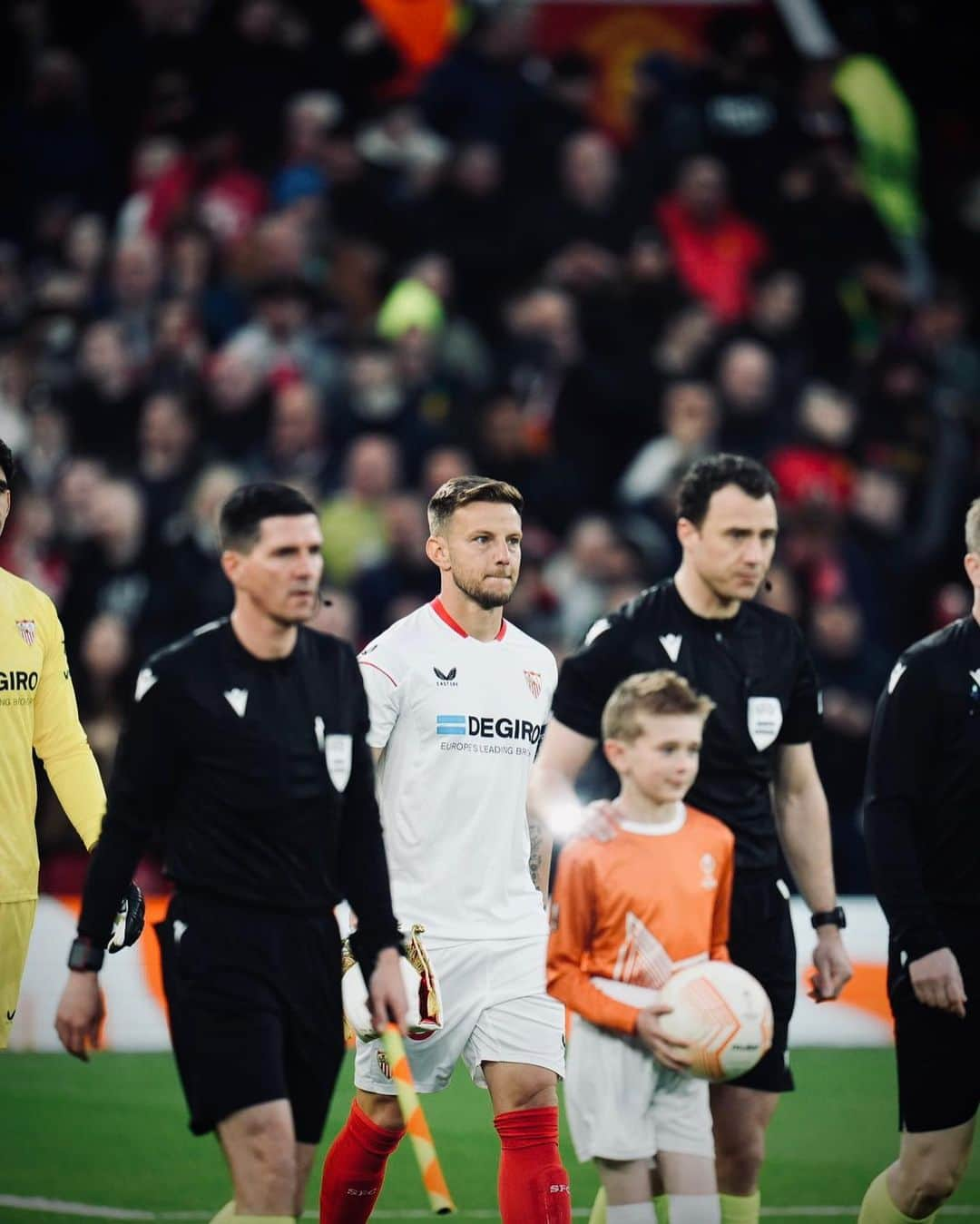 イヴァン・ラキティッチさんのインスタグラム写真 - (イヴァン・ラキティッチInstagram)「Hasta el ultimo minuto! Este equipo nunca se rinde !!!! 🔴⚪️🔥 @europaleague   #europaleague #sevillafc  #rakitic #vamosmisevilla」4月14日 6時41分 - ivanrakitic