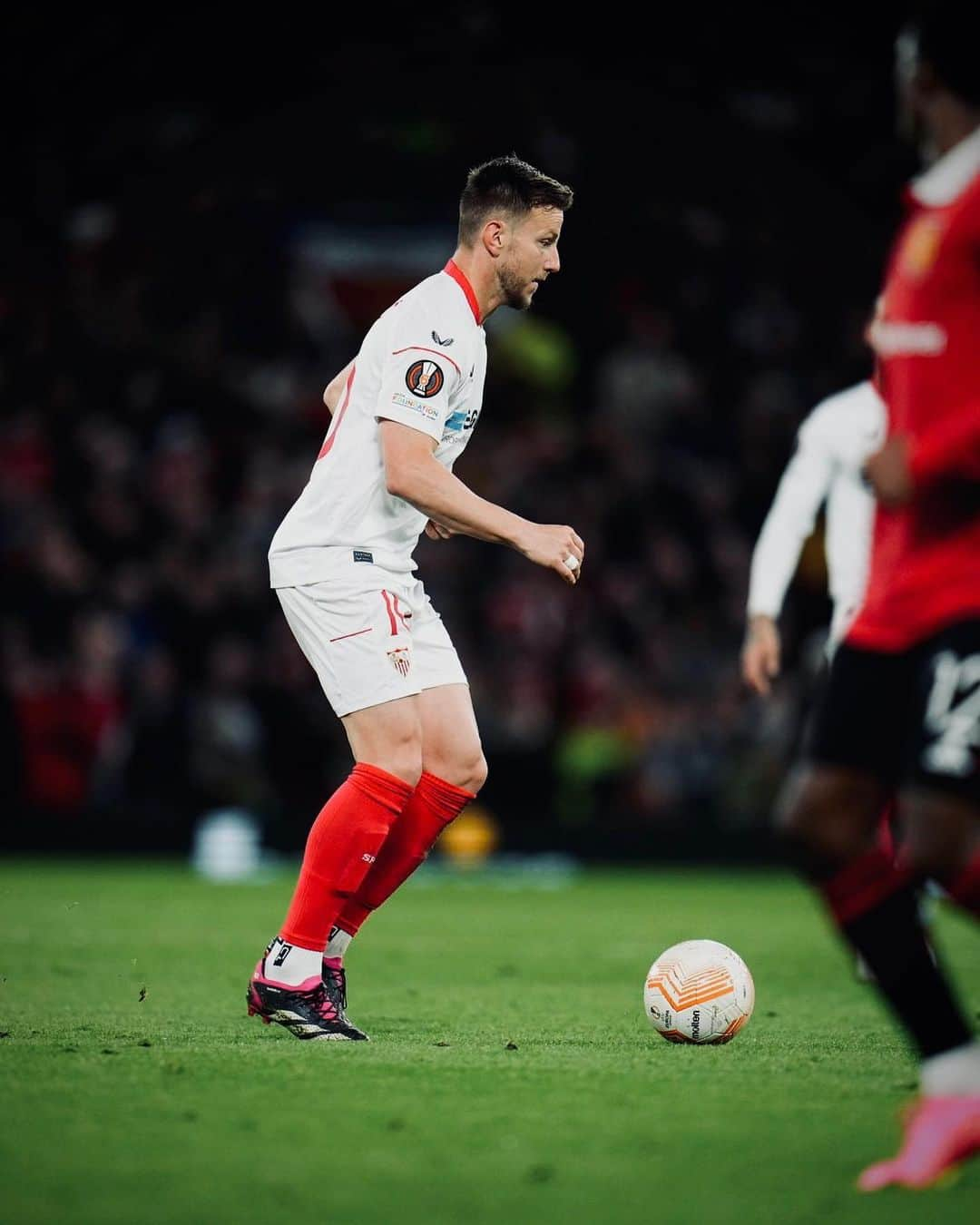 イヴァン・ラキティッチさんのインスタグラム写真 - (イヴァン・ラキティッチInstagram)「Hasta el ultimo minuto! Este equipo nunca se rinde !!!! 🔴⚪️🔥 @europaleague   #europaleague #sevillafc  #rakitic #vamosmisevilla」4月14日 6時41分 - ivanrakitic