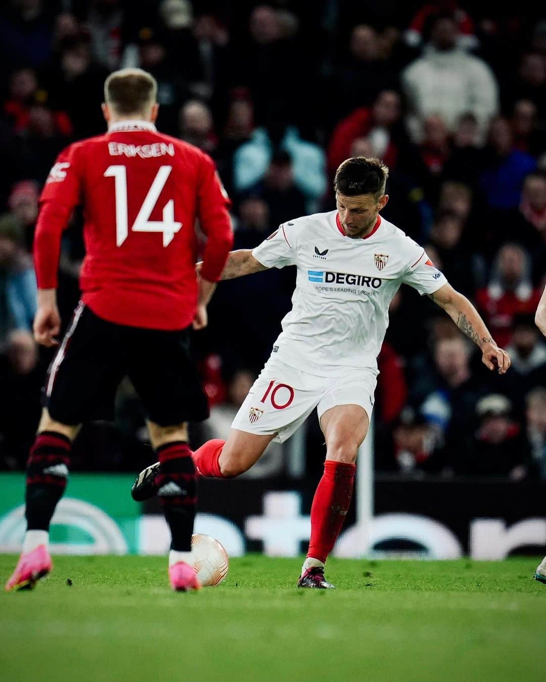 イヴァン・ラキティッチさんのインスタグラム写真 - (イヴァン・ラキティッチInstagram)「Hasta el ultimo minuto! Este equipo nunca se rinde !!!! 🔴⚪️🔥 @europaleague   #europaleague #sevillafc  #rakitic #vamosmisevilla」4月14日 6時41分 - ivanrakitic