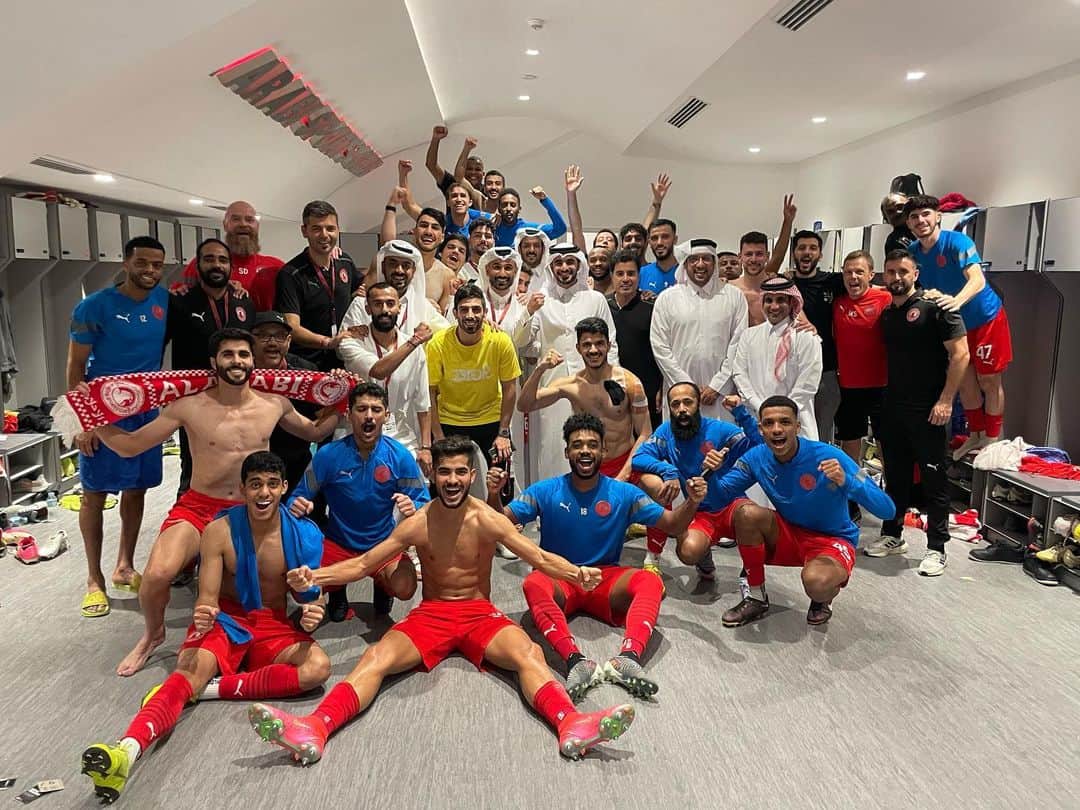 マルク・ムニエッサのインスタグラム：「@alarabi_club family❤️🤍」