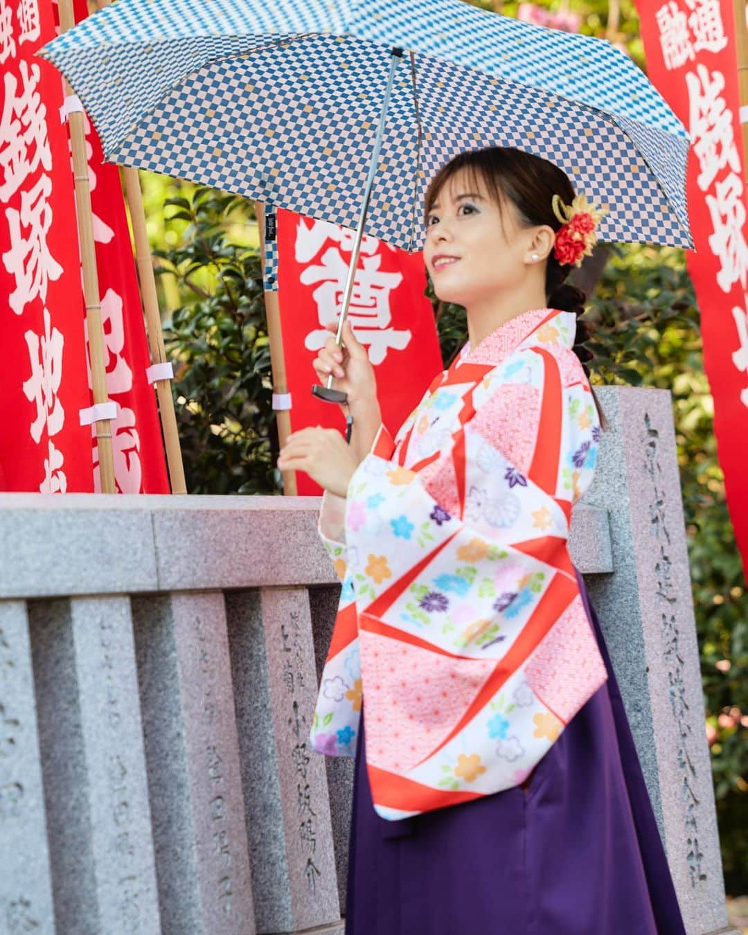 及川愛未のインスタグラム：「good morning☁️☁️  週末は雨みたい. （この傘は晴れ雨兼用🌂）  photo by 📸 @kei_osa10 さん  袴は @kimono_daikichi さんです  『WONDER DEEVA』episode.1 DEEVA BOOKS: manami 写真集:  https://www.amazon.co.jp/dp/B0BP6P7163  . . .  #shooting #撮影 #作品撮り #作品 #被写体 #被写体希望 #model #job #hairmake  #ポートレートしま専科 #ポートレート  #photography #photooftheday  #写真  #写真好きな人と繋がりたい  #写真撮るの好き人と繋がりたい  #portraitmodel #portrait #東京カメラ部  #カメラマン募集  #ファインダー  #ファインダー越しの私の世界 #モデル  #followme #浅草 #浅草寺 #着物 #袴#rainyday   ♠️郡司大地作品『love me』 2nd写真集発売中📚  bookwalker、7net、FOD、コミックシーモアより発売（今後展開増える予定）  https://bookwalker.jp/de40378348-f389-417d-bcf8-72851d1f9b59/  https://7net.omni7.jp/detail/5110796705  https://fod-sp.fujitv.co.jp/s/books/898454/BT000089845400100101/  https://www.cmoa.jp/title/1101297714/  amazonからも購入できます https://www.amazon.co.jp/『Love-me』-manami-写真集-ラビリンス-ebook/dp/B08VRJXF8S/ref=mp_s_a_1_28?dchild=1&keywords=manami&qid=1613345281&sr=8-28  🔹first写真集『Pin Up Girl』『PHOTO SHOT　manami （ラビリンス） オンデマンド・kindle出版より発売 https://www.amazon.co.jp/「PHOTO-SHOT」-エンジェルガール-manami-美女グラビアコレクション-manami/dp/B07SZGSZJ7/ref=mp_s_a_1_48?keywords=manami&qid=1613344854&sr=8-48  https://www.amazon.co.jp/gp/aw/d/B07TLPBDL2/ref=tmm_pap_title_0?ie=UTF8&qid=1613344846&sr=8-50  ペーパーブック&電子書籍📚FOD コミックシーモア　 7net amazon amazon kindle展開中 Pin Up Girl manga.fod.fujitv.co.jp/books/632893/B…  PHOTO SHOT 7net.omni7.jp/detail/  セクシークイーン cmoa.jp/title/11012474…  7net.omni7.jp/detail/5110814…  loveme manga.fod.fujitv.co.jp/books/898454/B…/  ピロシキーズの恋愛こじらせチャンネルゲスト出演🆕 https://m.youtube.com/channel/UC1cc-n59HLmEdJsZeTzr5rA/videos  プロカメラマン被写体youtube番組ゲストDANCE IN THE SUNSET｜はまぐら https://m.youtube.com/watch?v=A93G0X-1Gyg  Video portrait 30｜Nikon Z6Ⅱ（ポートレートムービー） はまぐら  youtu.be/NWt26pP3YLk  Video portrait 33｜THE COSMETIC｜NIKKOR Z 24-70 f/2.8 S｜ Nikon Z6Ⅱ（ポートレートムービー）  youtu.be/Wap0EgFvtdQ 🆕  Video portrait 39｜NIGHT WALK｜NIKKORZ 50mm f/1.2 S｜ Nikon Z6Ⅱ（ポートレートムービー） はまぐら 🆕 https://m.youtube.com/watch?v=unXSI2gUYlE」