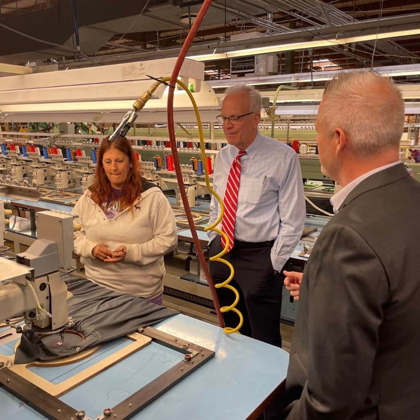 ワイルドシングスさんのインスタグラム写真 - (ワイルドシングスInstagram)「We recently welcomed a visitor, Senator Moran, to our National Safety Apparel Kansas factory where he was hosted by Vice President of NSA Military, Markin Dornan.  Together they walked the factory floor, where apparel for the U.S. Postal Service is made, and discussed the future of Made in the U.S.A. apparel and how additional jobs can be created in Kansas. This discussion on how they would work together towards common goals was continued from the last time they met in Washington at the WPRC Legislative Summit.  NSA also congratulates Senator Moran for being a recipient of the Sentinal Award and recognizes his significant role in getting the HOPR Act passed and signed into law.  Thank you, Senator, for visiting our Kansas factory!  #nationalsafetyapparel #thinkNSA #NSA #DRIFIRE #wildthingsgear #madeintheusa」4月14日 7時29分 - wildthingsgear