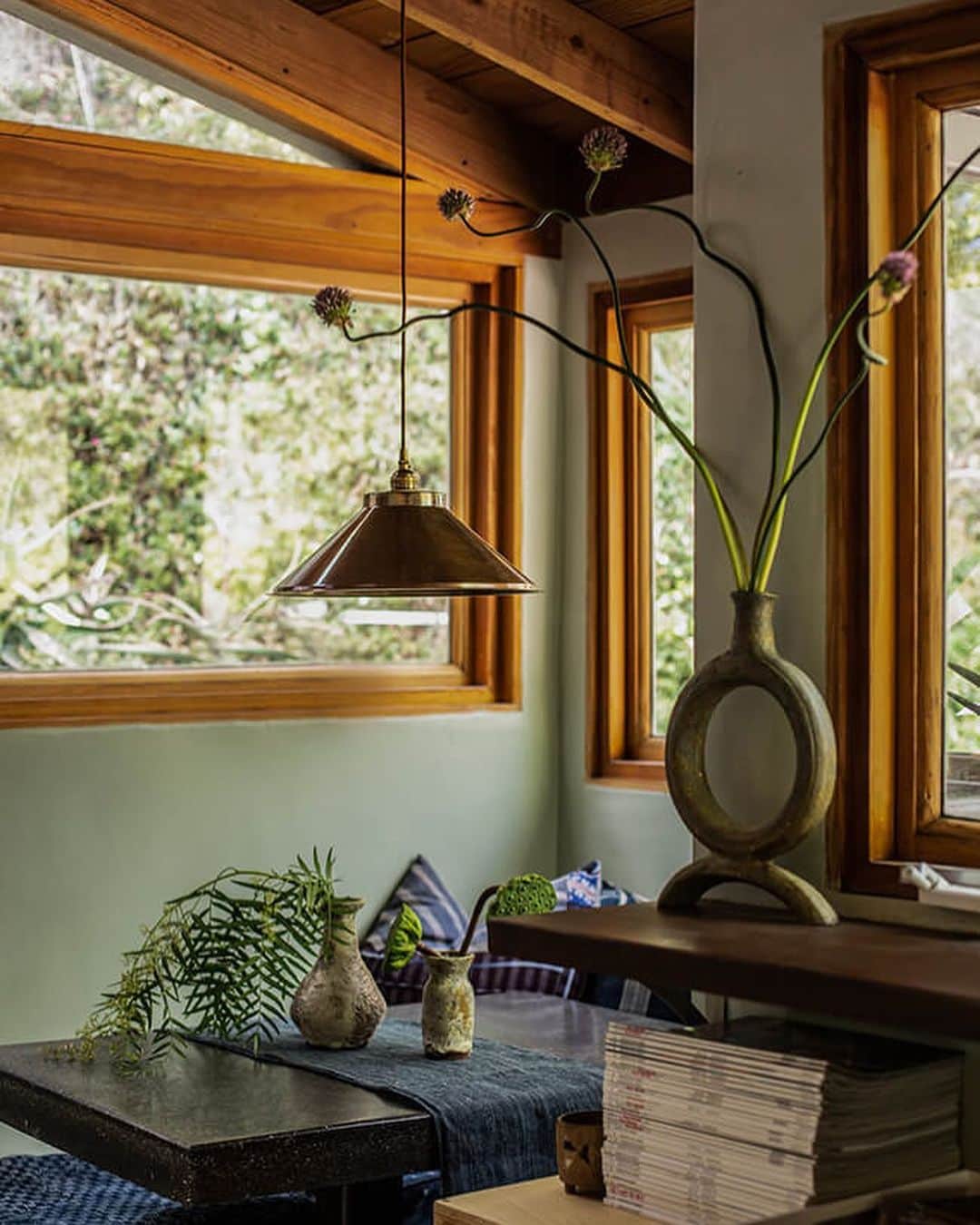 Meganさんのインスタグラム写真 - (MeganInstagram)「Silver Lake ‘treehouse’ by interior designer @thelpcreative 💛 . . . . #treehouse #laurenpiscione #interiordesign #cosy #worldofinteriors」4月14日 7時41分 - zanzan_domus