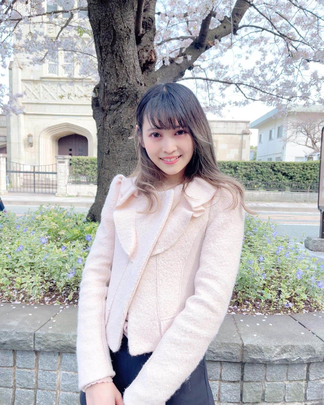 戸奈あゆみのインスタグラム：「春だからかな？ 眠い、、、、(｡ρω-｡)笑  そして最近、時が経つのが速い！！ もう4月中旬とか信じられない🫢🫢  大学院も仕事も、割と楽しくできているというありがたさ🙏🏻 本当に周りの人に感謝だなとしか思えないです❣️ いつもありがとうございます🙇🏻‍♀️  さーて、今日も頑張るか！  #japanesegirl #japanese #girl #photography #portrait  #selfie  #被写体 #自撮り #自撮り女子  #自撮り界隈 #model #写真 #フリーモデル #ポートレート女子 #モデル #撮影モデル #大学院 #大学院生」