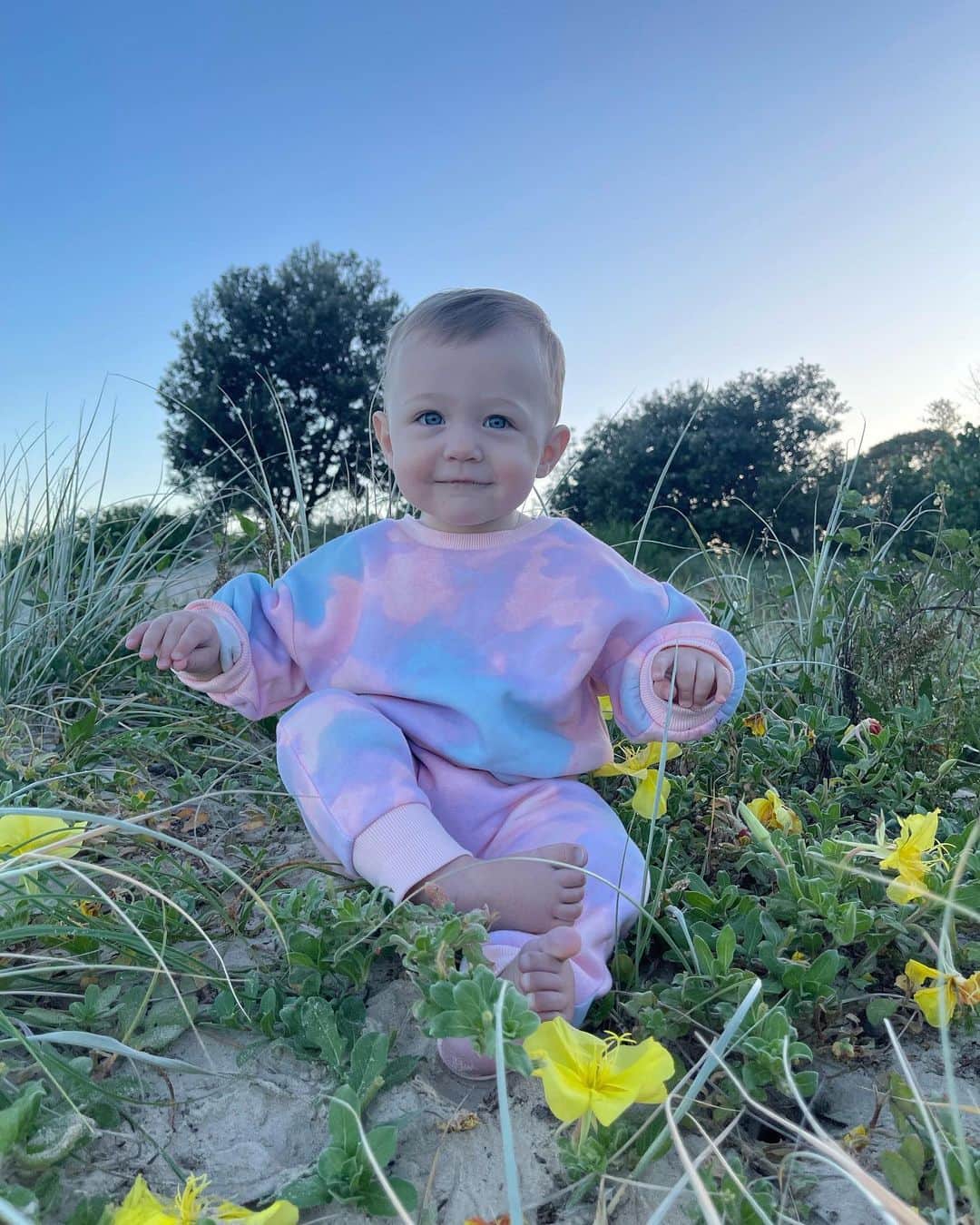 ELOUISE MORRISのインスタグラム：「Pearly girl 🌼💛✨」