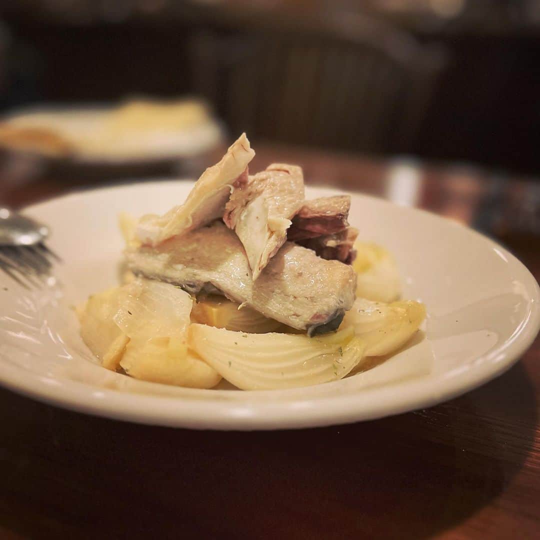 高橋リタのインスタグラム：「新たまねぎとかスナップエンドウとか。春になると野菜が食べたくなる現象は今年も変わらず😋 #佐島産のサバと合わせるなんてやっぱり天才💯🙌」