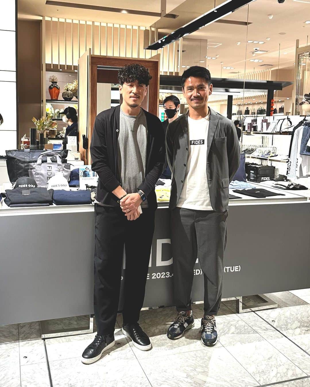 小林久晃のインスタグラム：「ISETAN MEN'S POP UP10日目。 残るところあと５日です。ぜひお近くにお越しの際はお立ち寄り下さい。 写真は一昨日来てくれた @hiroyukitaniguchi29 です。自身のサッカースクールとサガン鳥栖のスカウトを頑張っています。現役を辞めてからも連絡取り合って、何でも話せるタニはありがたい存在です。これからもよろしくね。 #谷口博之 #また福岡で #また横浜で #fides #isetanmens」