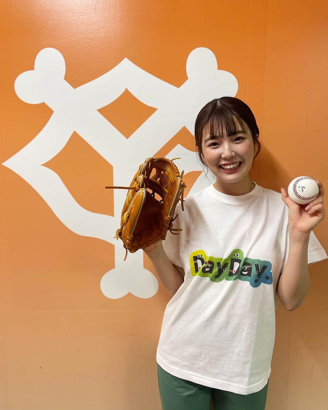 黒田みゆさんのインスタグラム写真 - (黒田みゆInstagram)「昨日、東京ドームで行われた『DayDay.ナイター』⚾️ 巨人-阪神、伝統の一戦で始球式を務めさせていただきました。  観客の皆さん、関係者の皆さんに温かく迎えていただき、一生の思い出になりました☺️楽しかったなぁ…  今日のDayDay.でも少し放送されます！！」4月14日 8時33分 - _miyu_kuroda